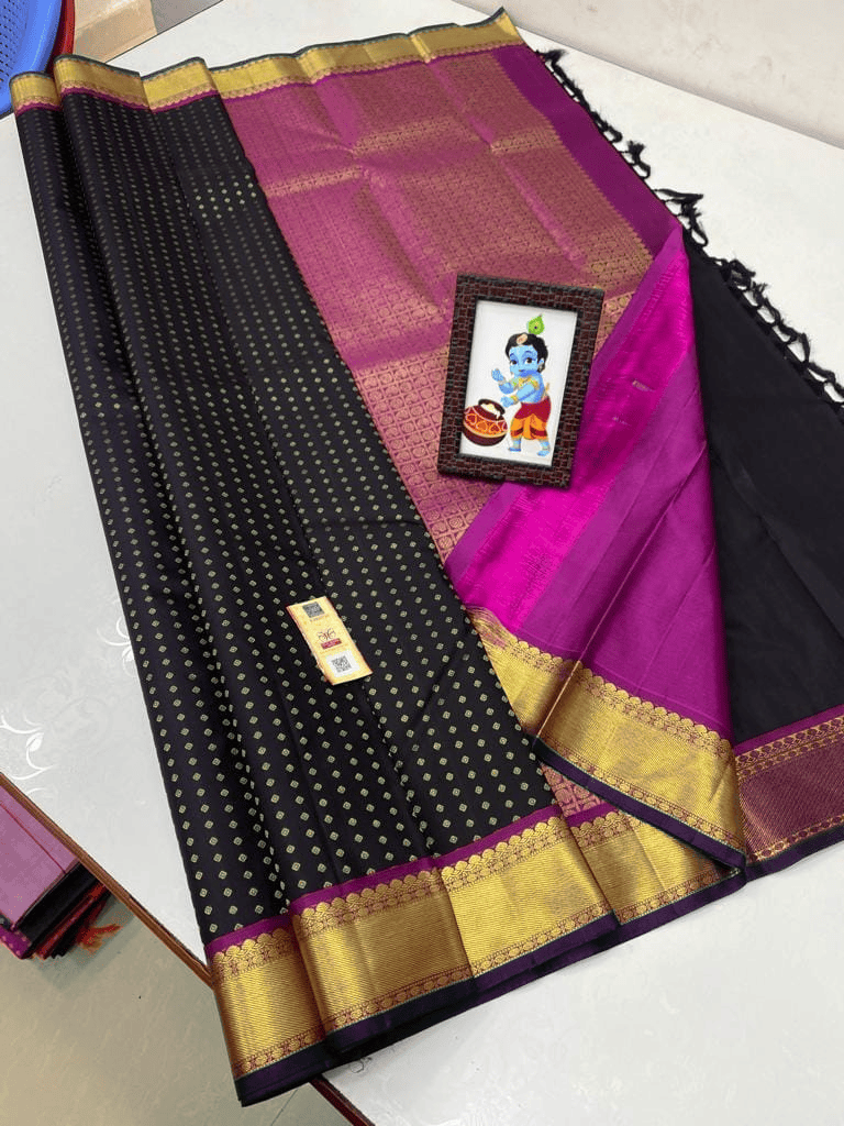 A Thousand Motifs, One Legacy β Handloom Kanchipuram Treasure