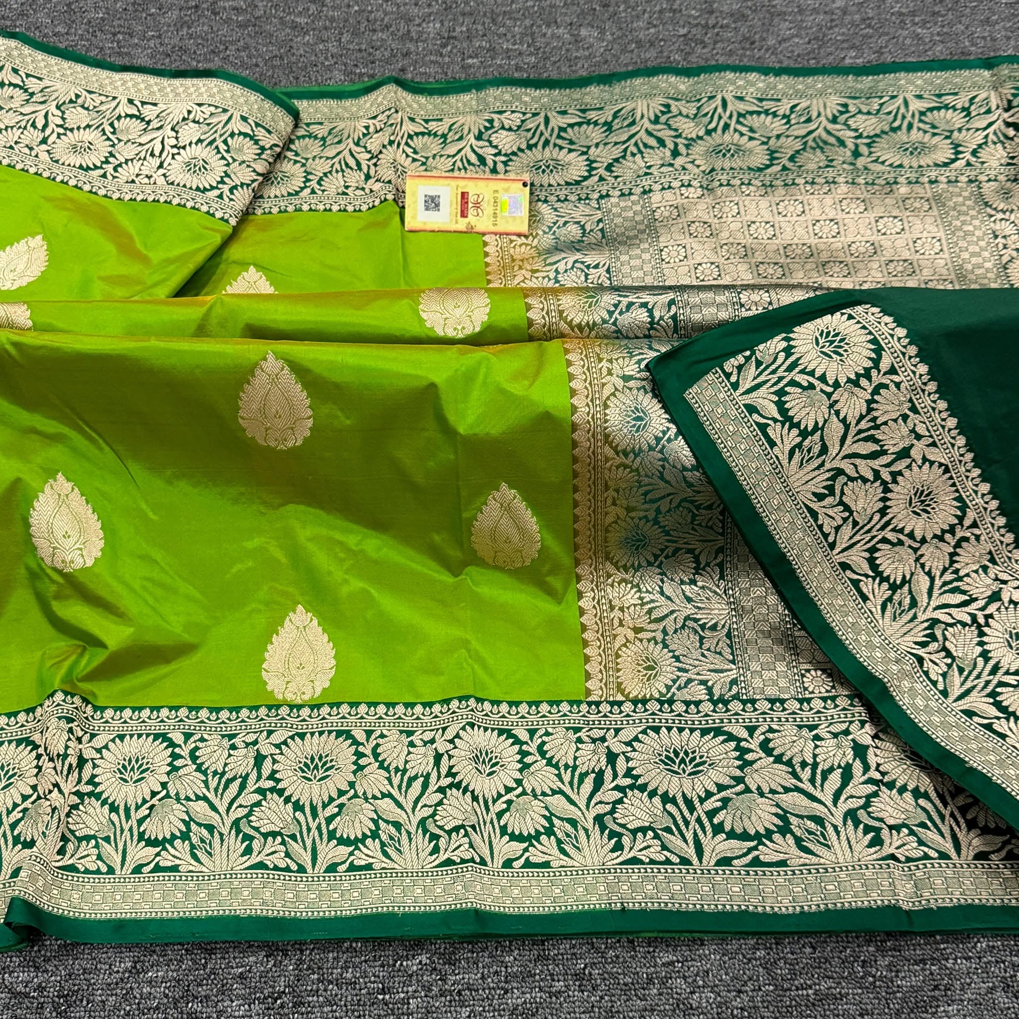 Royal Banarasi Katan Silk Weaving Saree with Border Blouse – Bridal Wedding Collection