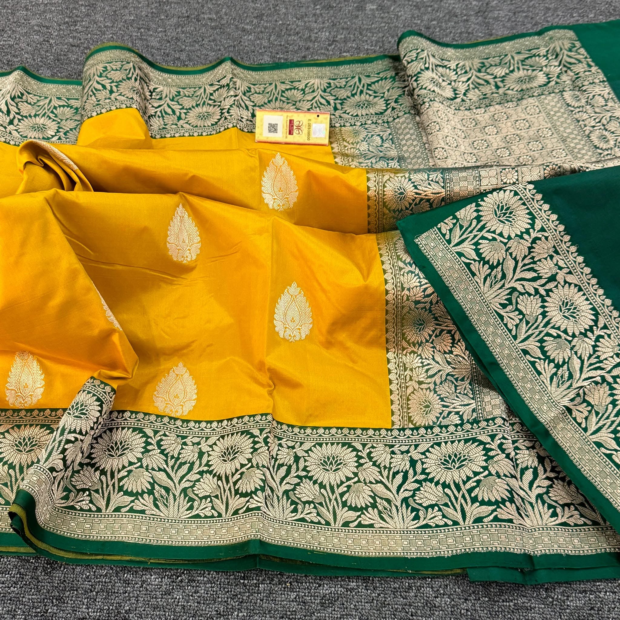 Royal Banarasi Katan Silk Weaving Saree with Border Blouse – Bridal Wedding Collection