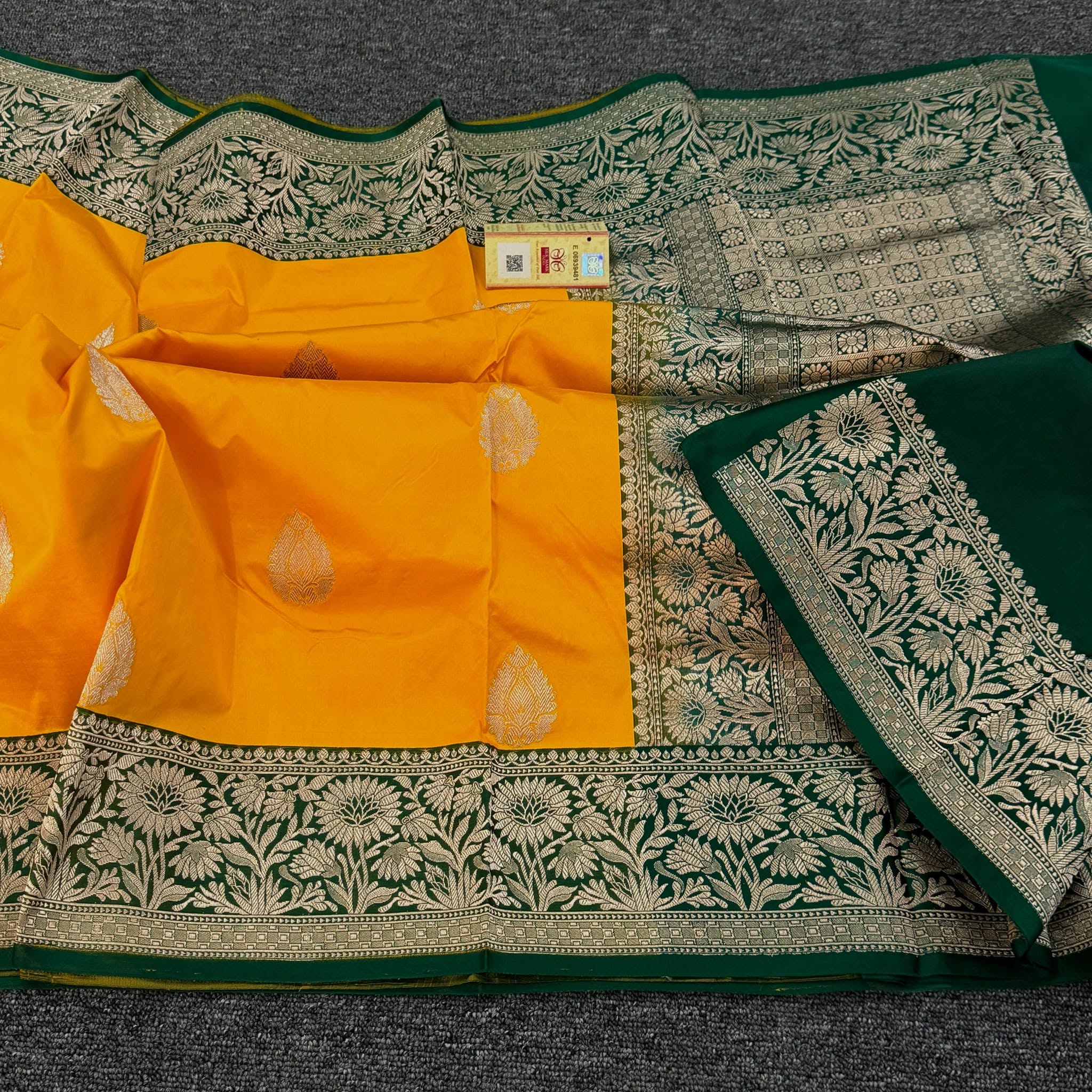 Royal Banarasi Katan Silk Weaving Saree with Border Blouse – Bridal Wedding Collection