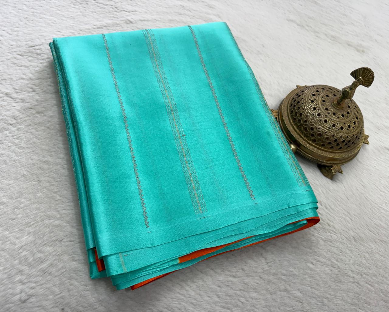 Borderless Crepe Silk Saree with Gold & Silver Zari Stripes | Rich Contrast Pallu