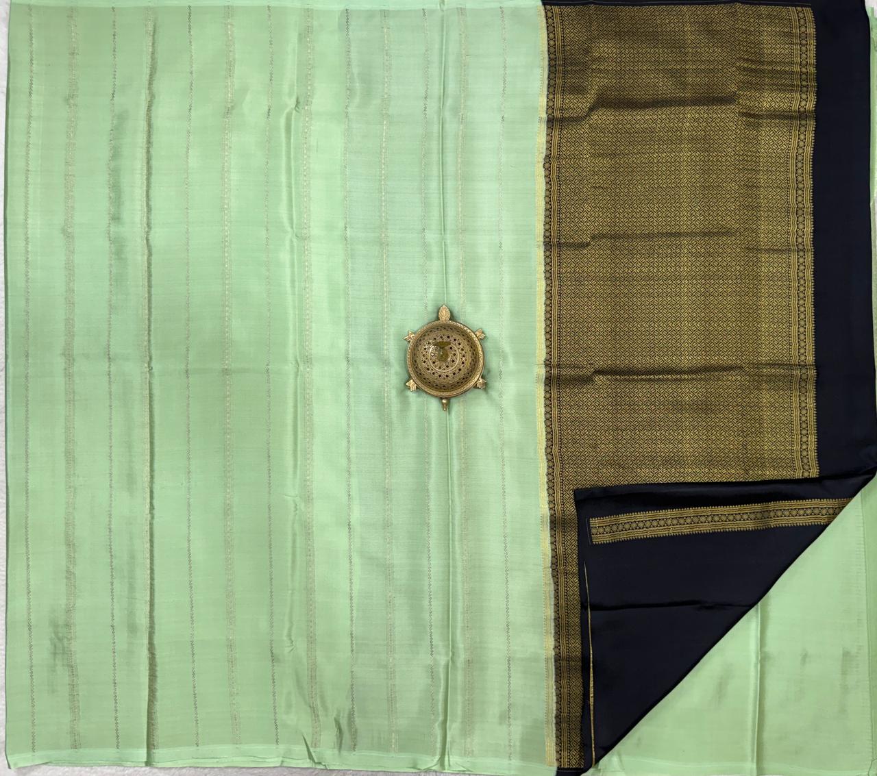 Borderless Crepe Silk Saree with Gold & Silver Zari Stripes | Rich Contrast Pallu