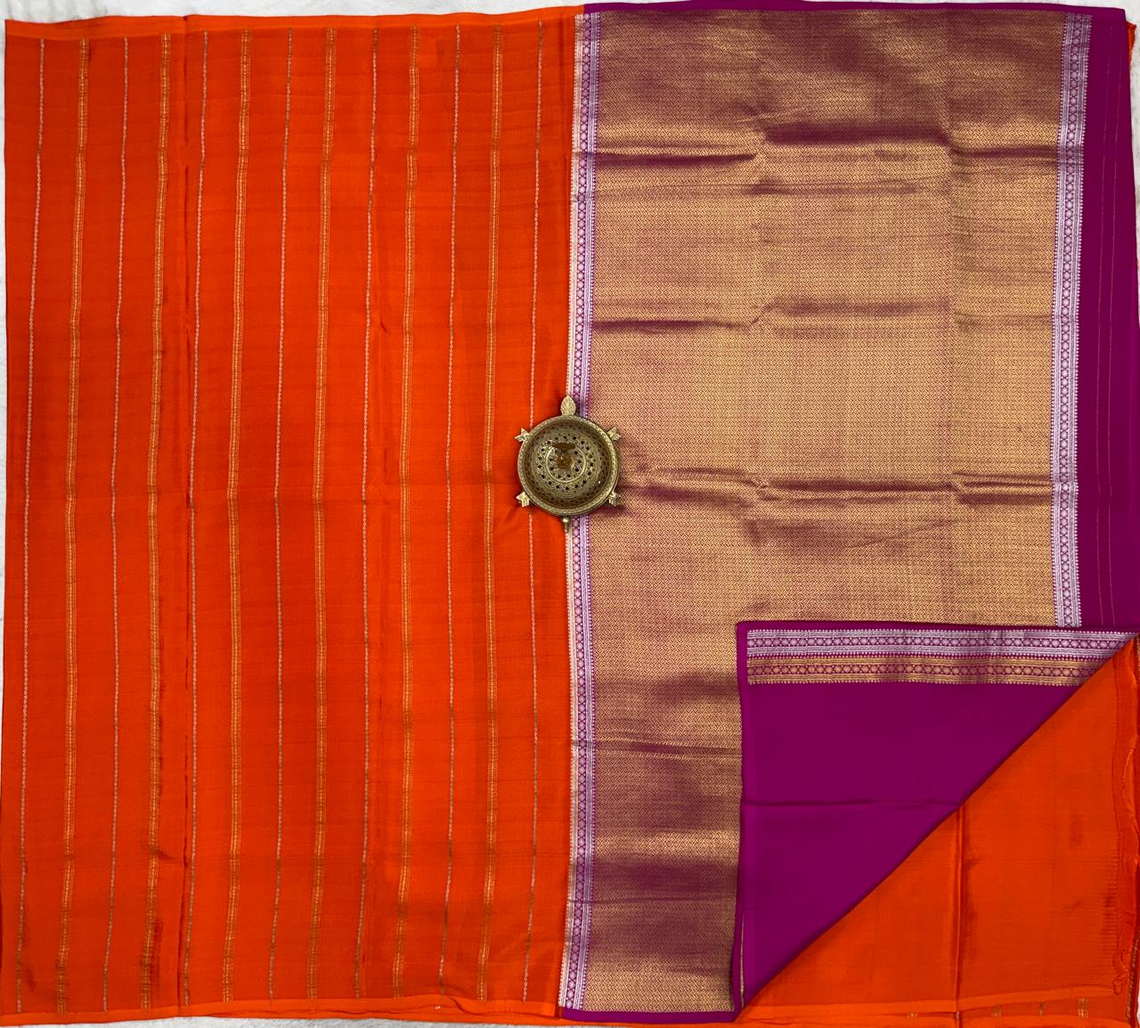Borderless Crepe Silk Saree with Gold & Silver Zari Stripes | Rich Contrast Pallu