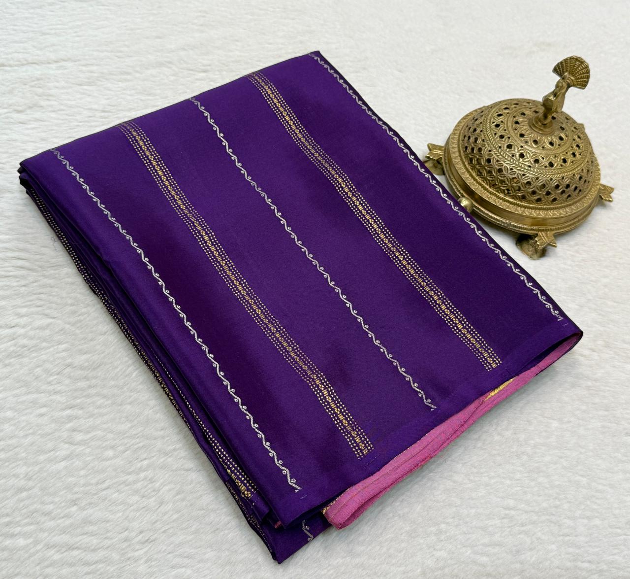 Borderless Crepe Silk Saree with Gold & Silver Zari Stripes | Rich Contrast Pallu