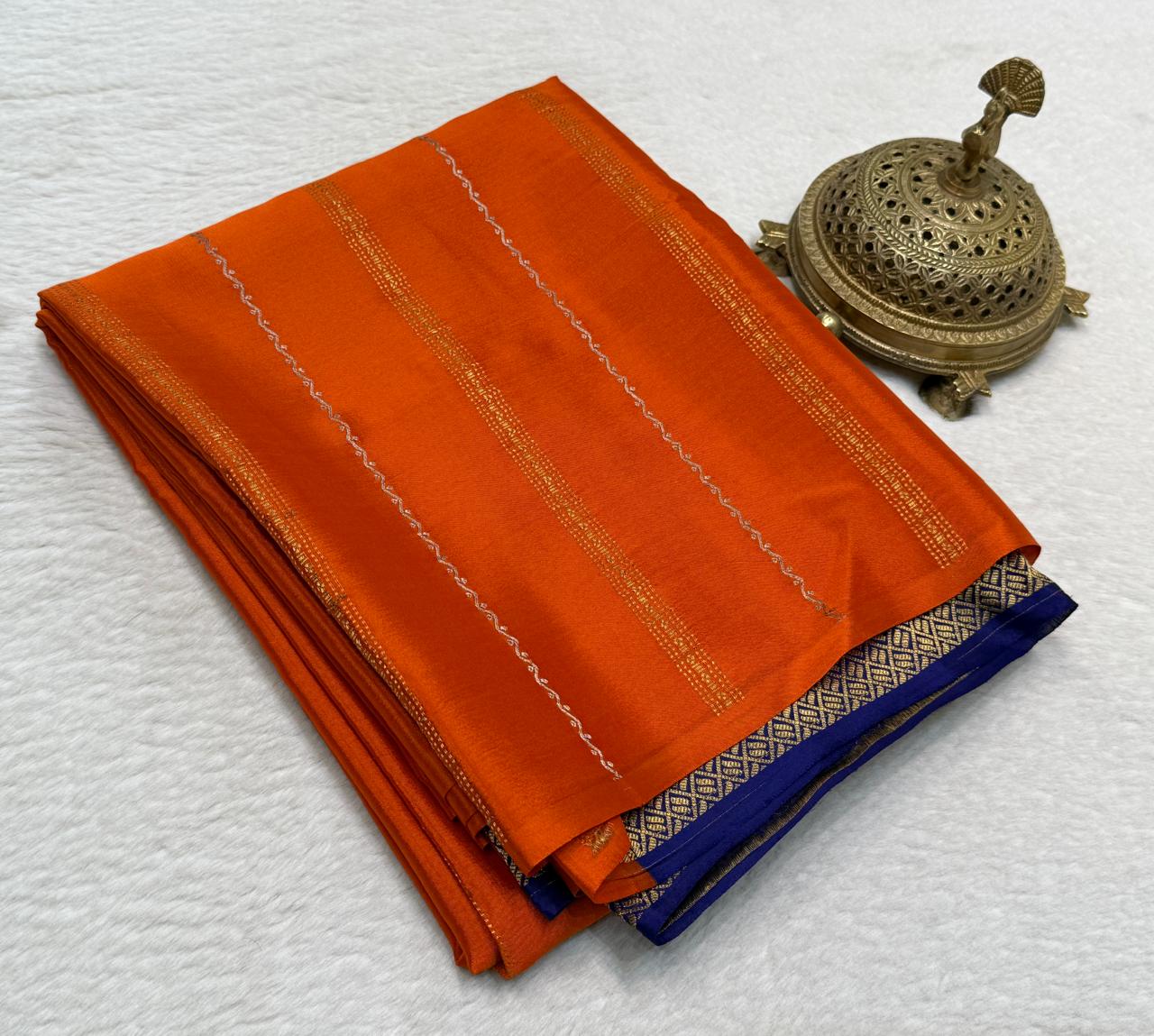Borderless Crepe Silk Saree with Gold & Silver Zari Stripes | Rich Contrast Pallu