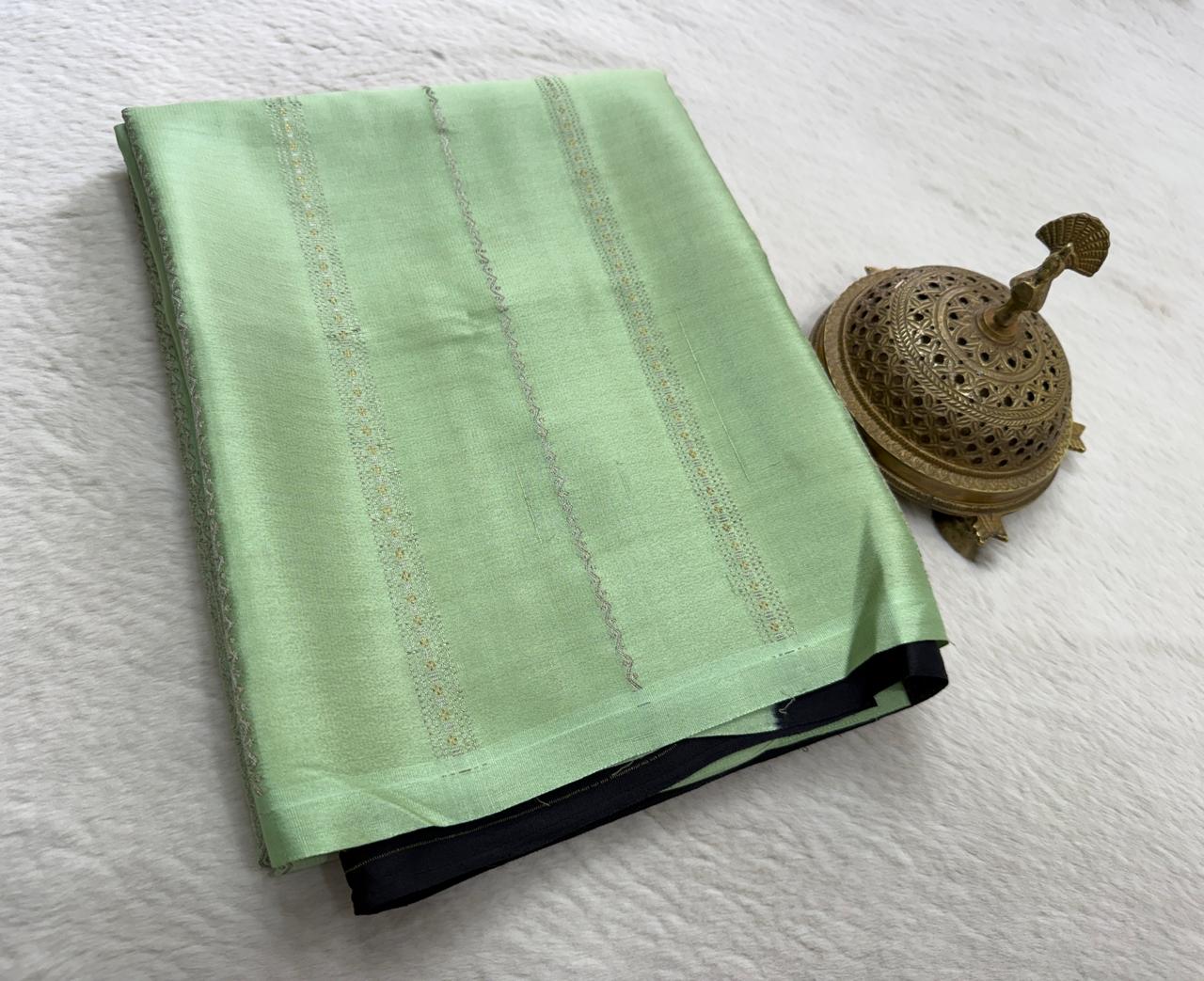Borderless Crepe Silk Saree with Gold & Silver Zari Stripes | Rich Contrast Pallu