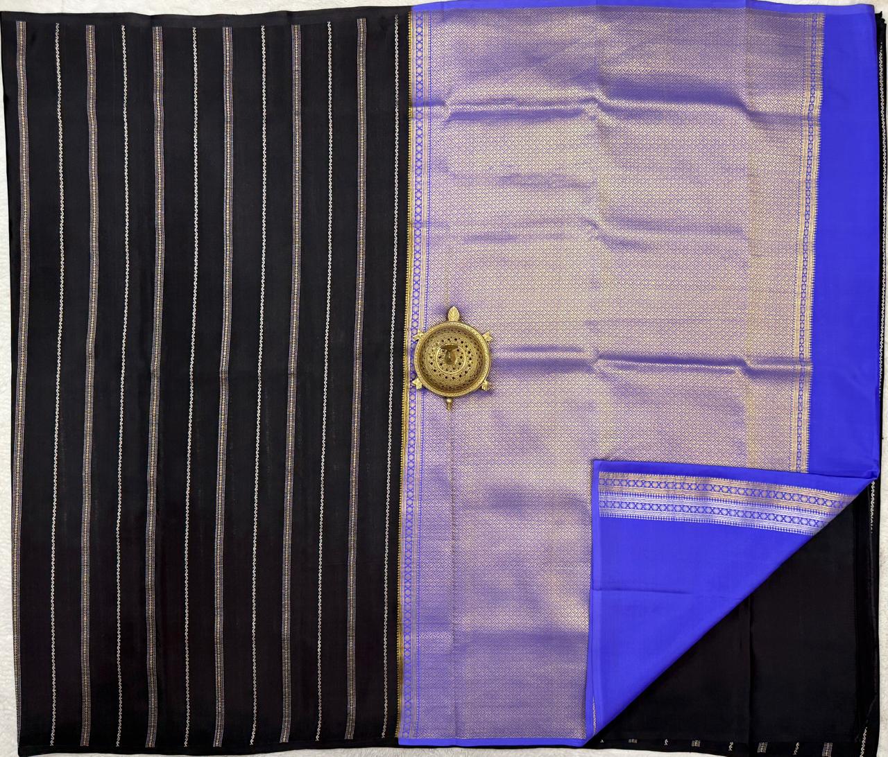 Borderless Crepe Silk Saree with Gold & Silver Zari Stripes | Rich Contrast Pallu