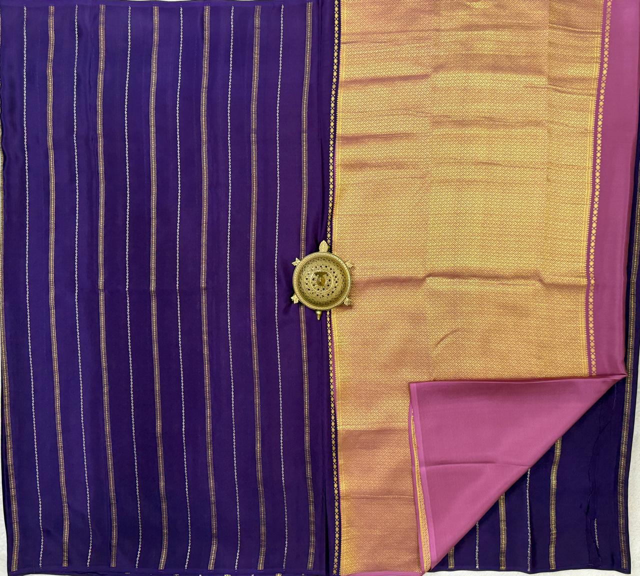 Borderless Crepe Silk Saree with Gold & Silver Zari Stripes | Rich Contrast Pallu
