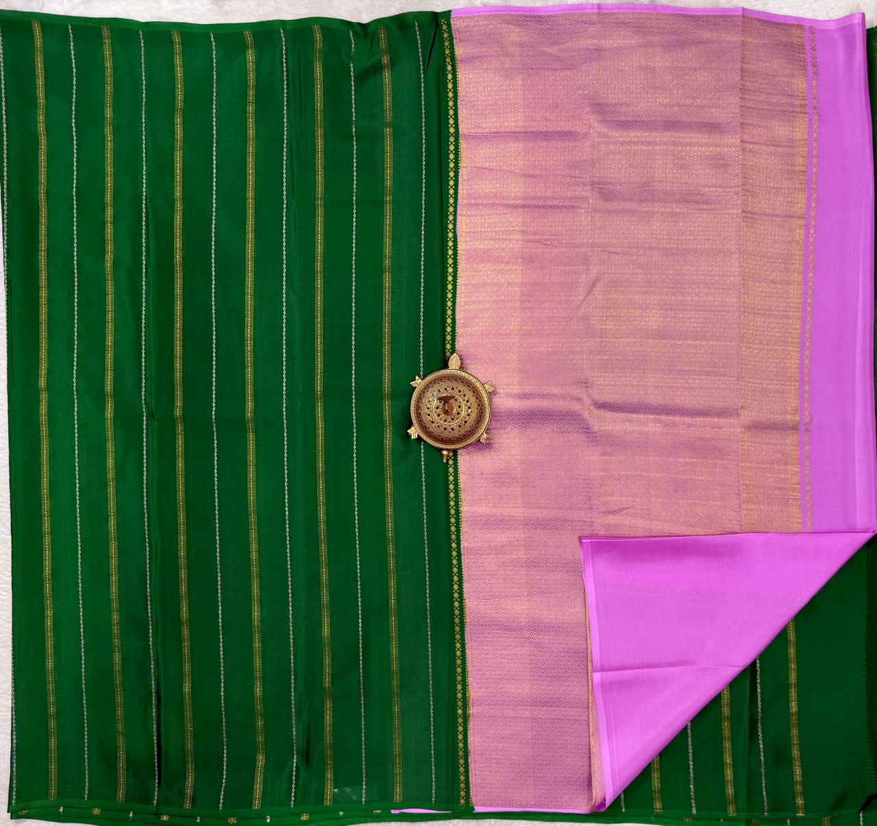 Borderless Crepe Silk Saree with Gold & Silver Zari Stripes | Rich Contrast Pallu