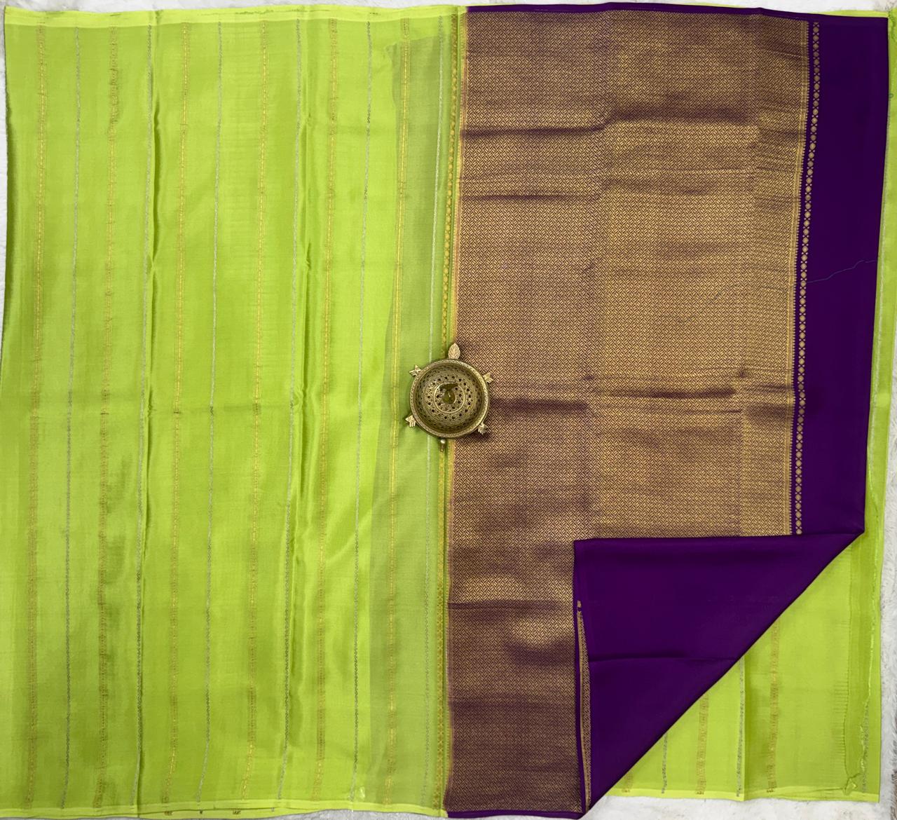 Borderless Crepe Silk Saree with Gold & Silver Zari Stripes | Rich Contrast Pallu