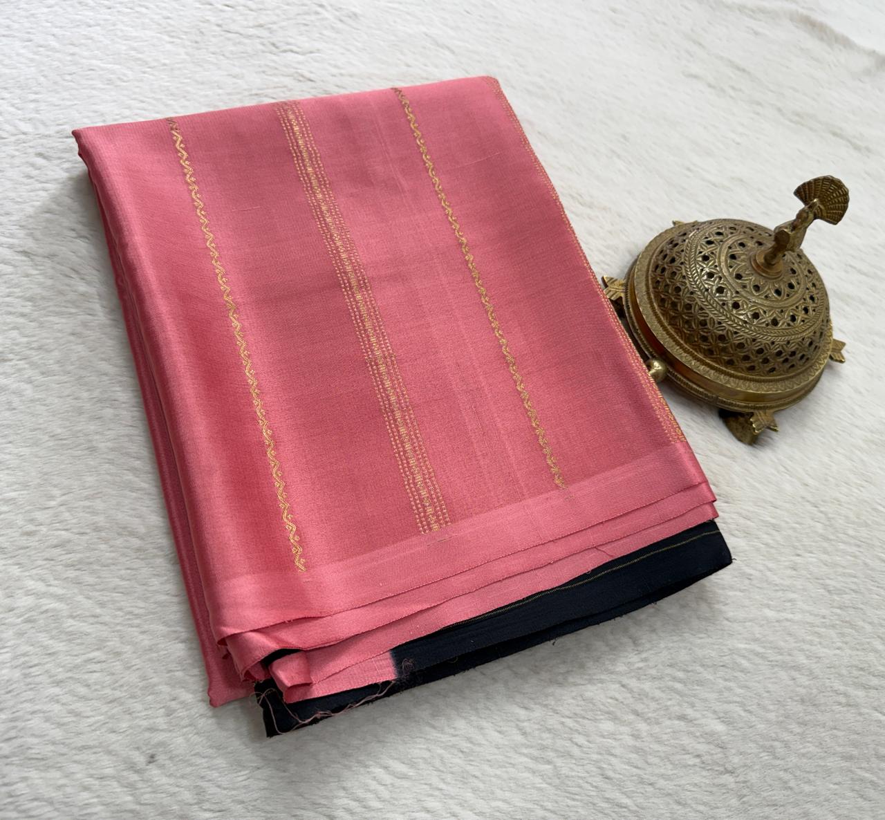 Borderless Crepe Silk Saree with Gold & Silver Zari Stripes | Rich Contrast Pallu