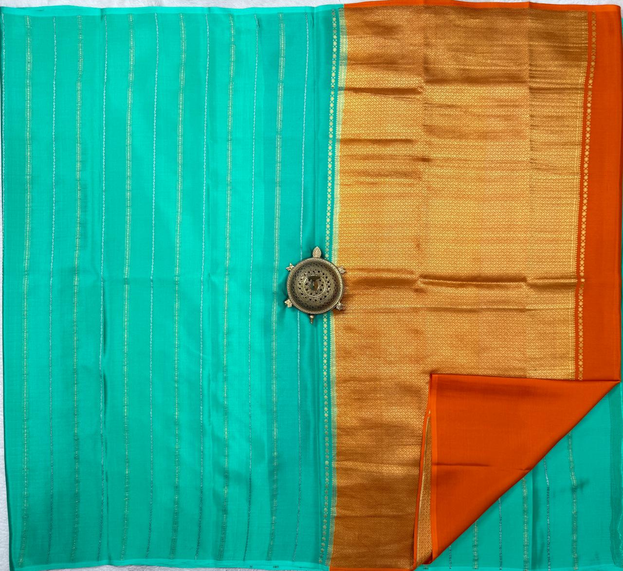 Borderless Crepe Silk Saree with Gold & Silver Zari Stripes | Rich Contrast Pallu