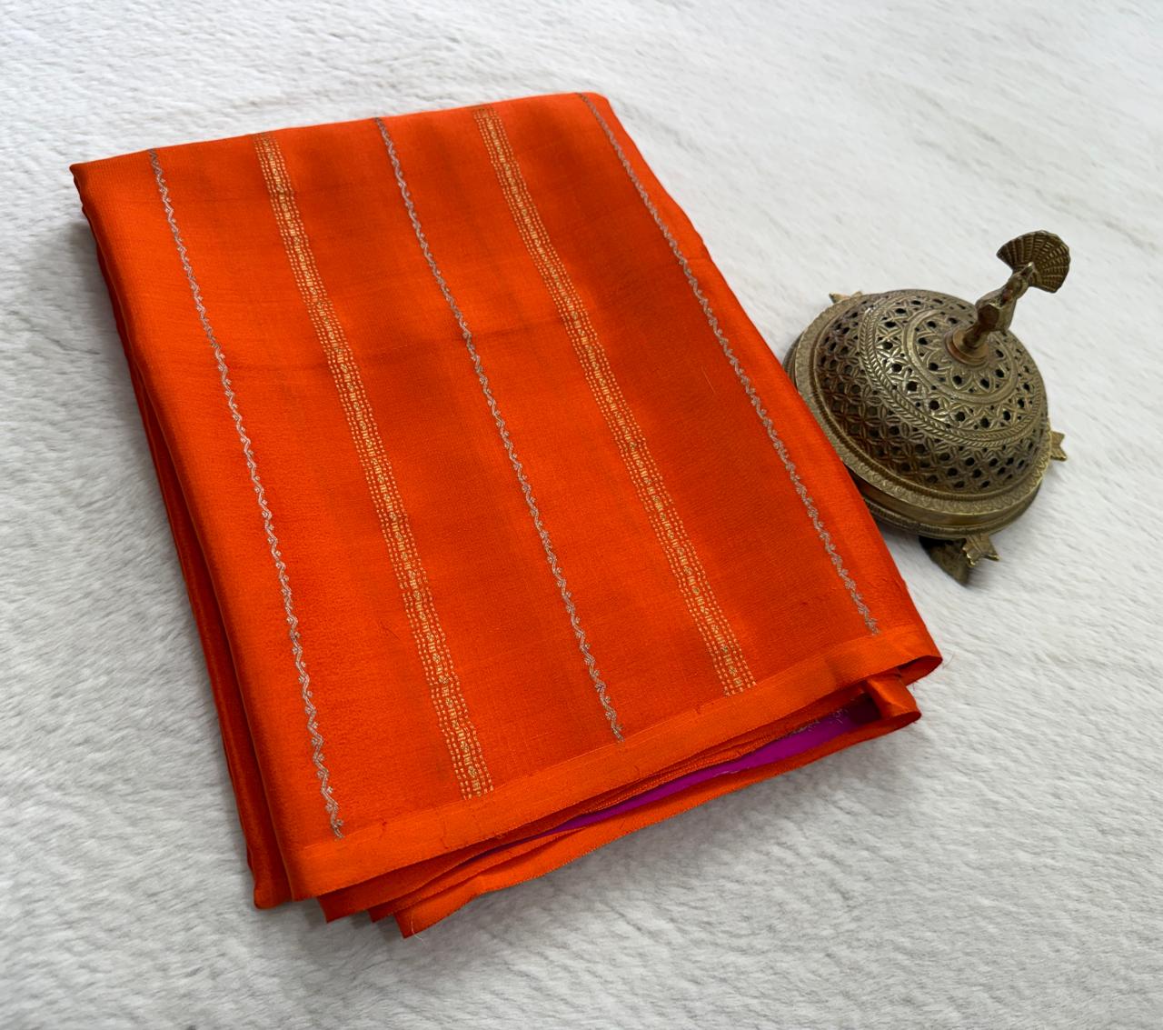 Borderless Crepe Silk Saree with Gold & Silver Zari Stripes | Rich Contrast Pallu
