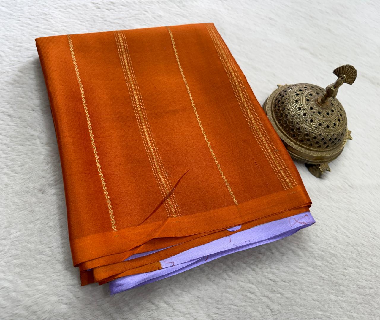 Borderless Crepe Silk Saree with Gold & Silver Zari Stripes | Rich Contrast Pallu