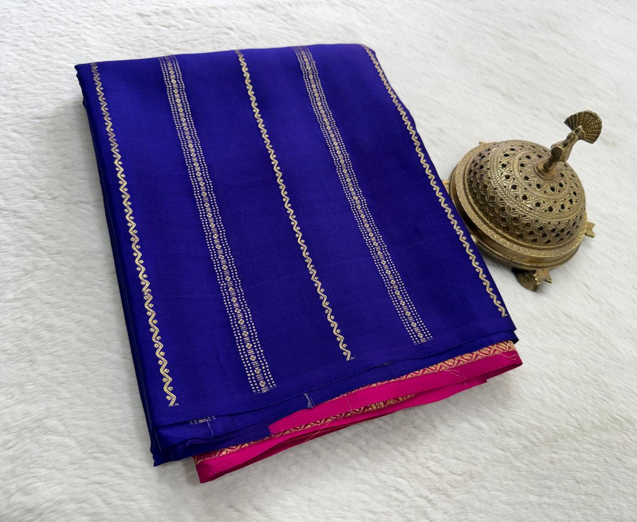 Borderless Crepe Silk Saree with Gold & Silver Zari Stripes | Rich Contrast Pallu