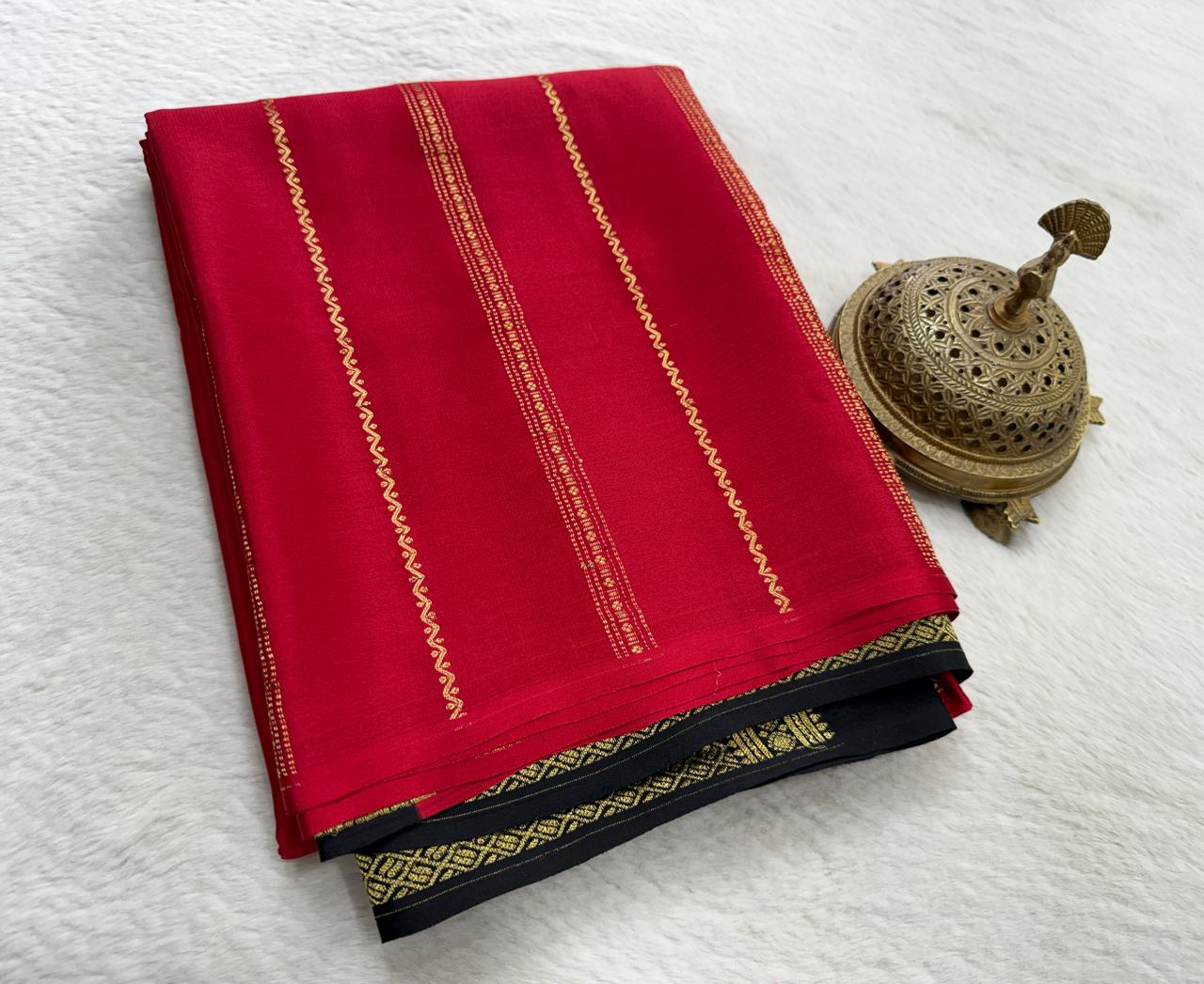 Borderless Crepe Silk Saree with Gold & Silver Zari Stripes | Rich Contrast Pallu