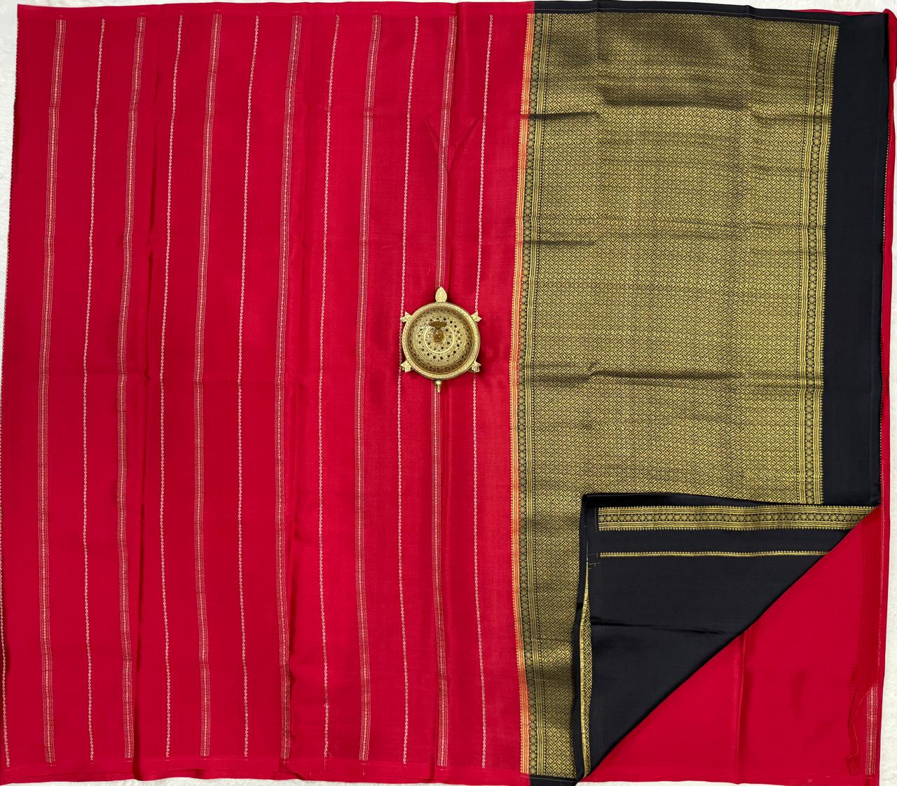 Borderless Crepe Silk Saree with Gold & Silver Zari Stripes | Rich Contrast Pallu