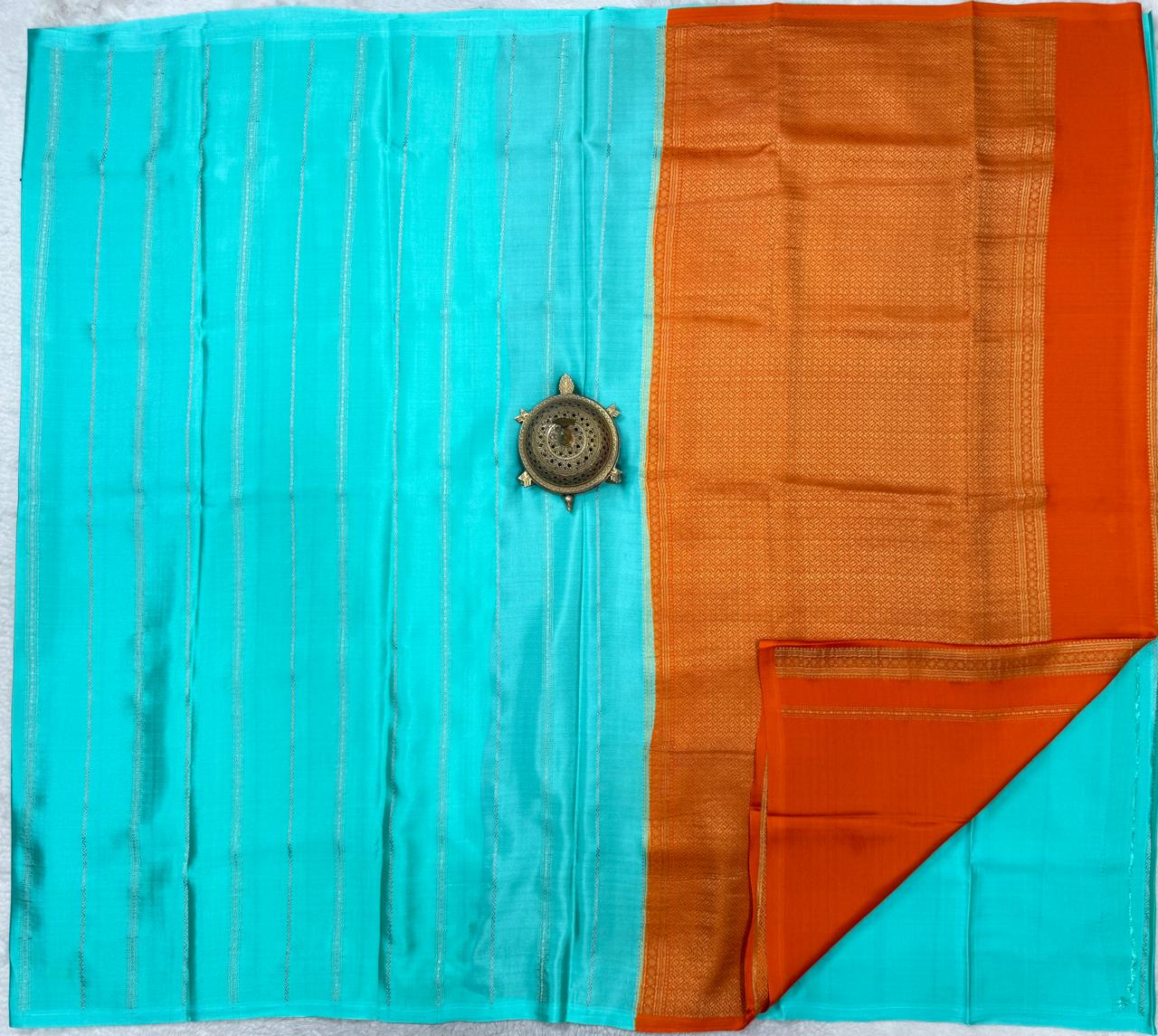 Borderless Crepe Silk Saree with Gold & Silver Zari Stripes | Rich Contrast Pallu