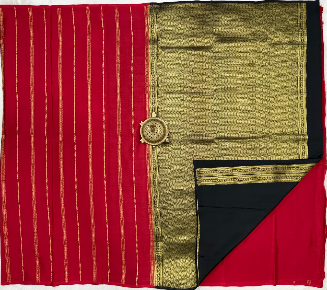 Borderless Crepe Silk Saree with Gold & Silver Zari Stripes | Rich Contrast Pallu