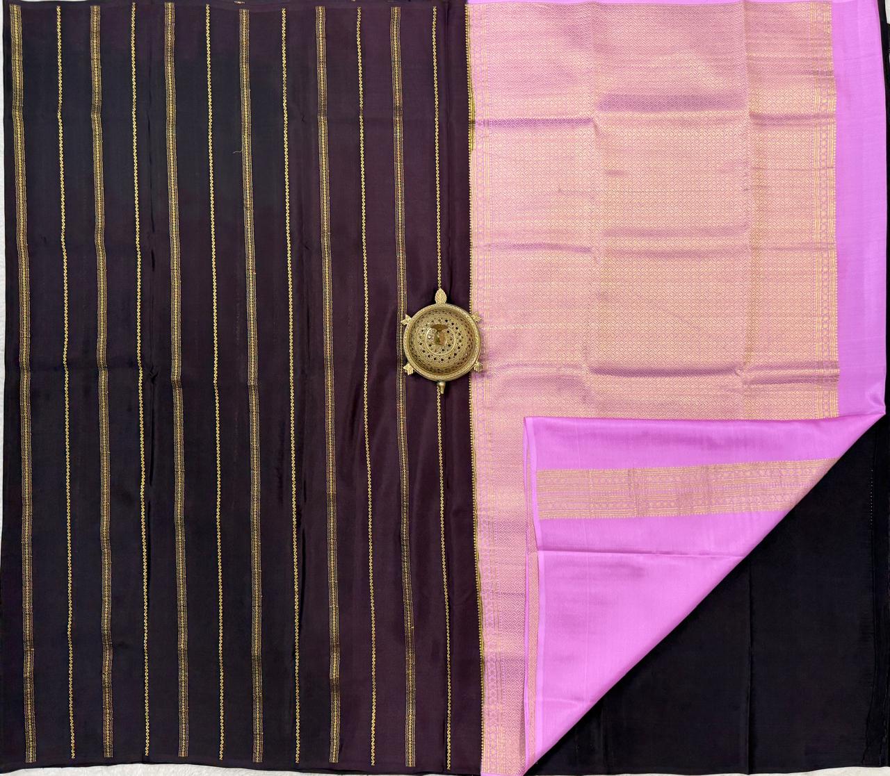 Borderless Crepe Silk Saree with Gold & Silver Zari Stripes | Rich Contrast Pallu