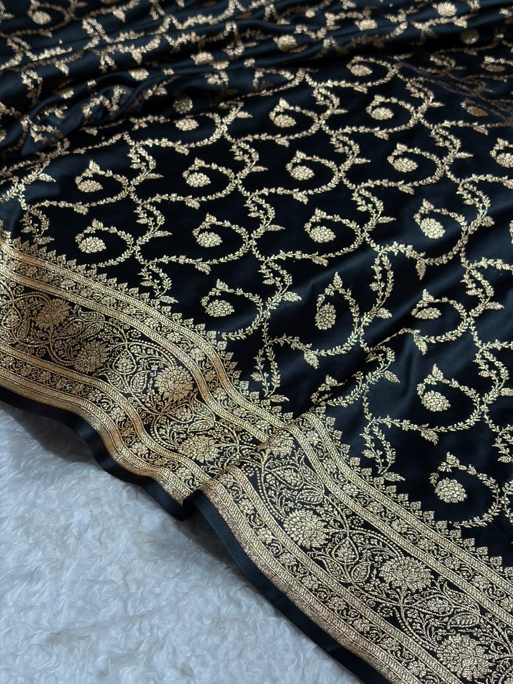 Floral Jaal Pattern Banarasi Satin Katan Silk Saree
