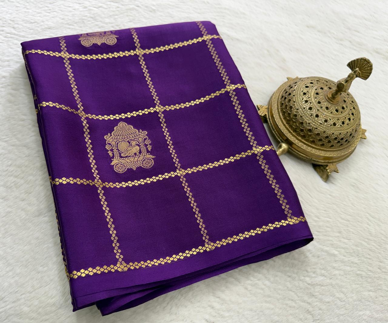 Crepe Silk Saree with Rich Pallu – Borderless Checks Pattern | Premium Ethnic Wear