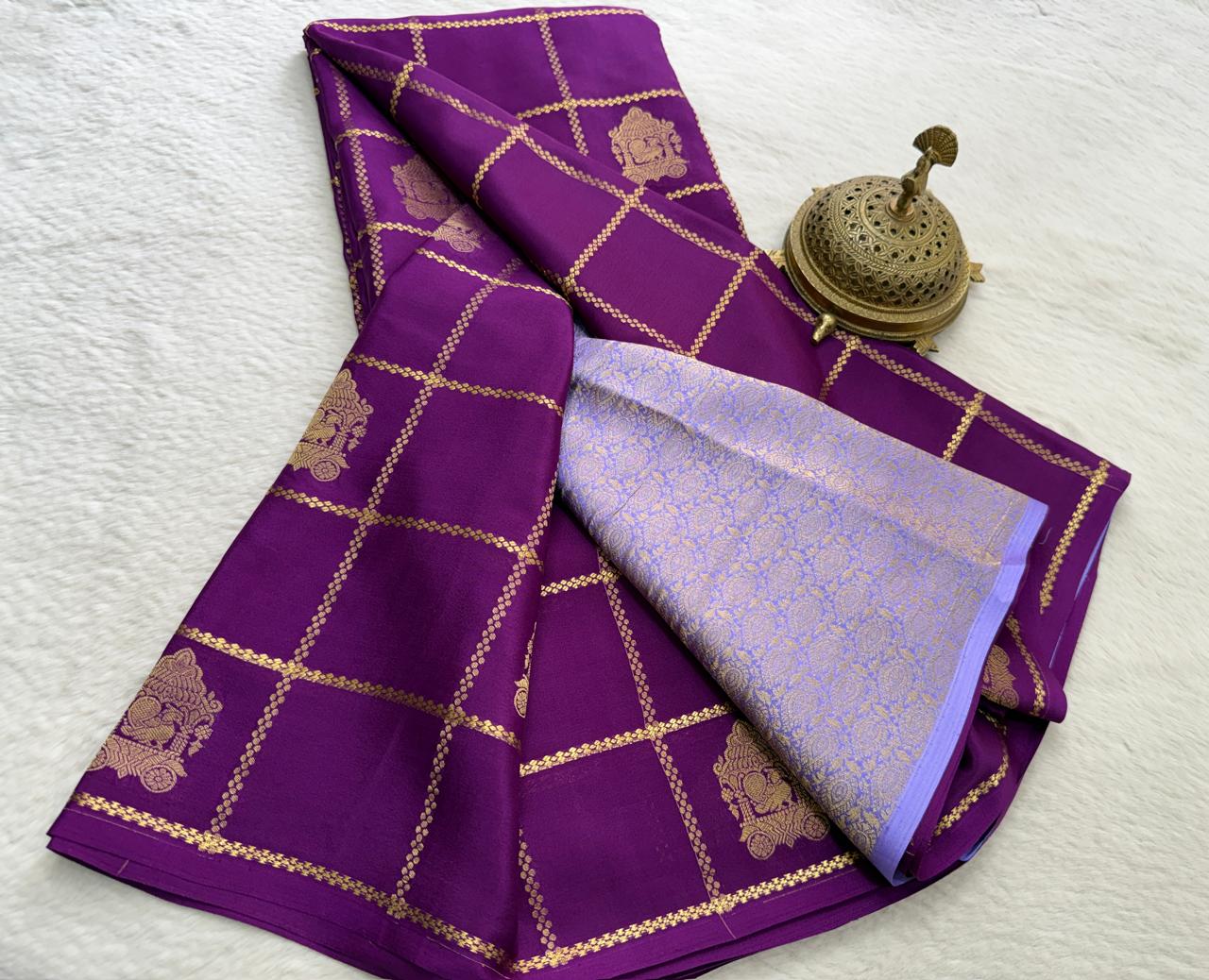 Crepe Silk Saree with Rich Pallu – Borderless Checks Pattern | Premium Ethnic Wear