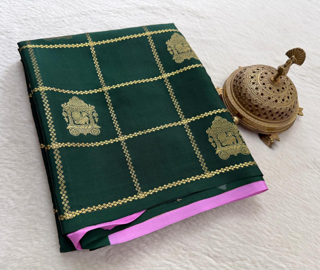 Crepe Silk Saree with Rich Pallu – Borderless Checks Pattern | Premium Ethnic Wear