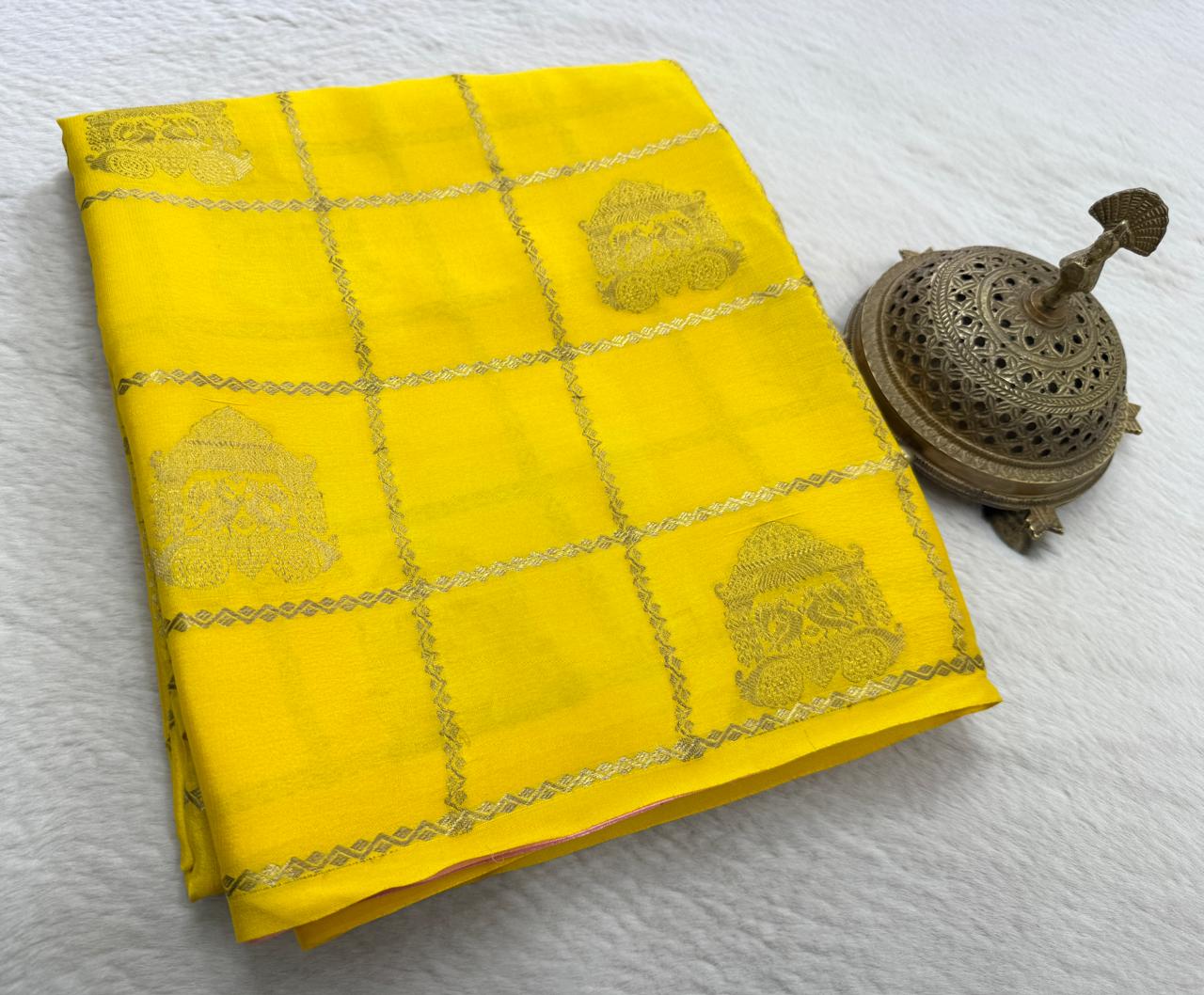 Crepe Silk Saree with Rich Pallu – Borderless Checks Pattern | Premium Ethnic Wear