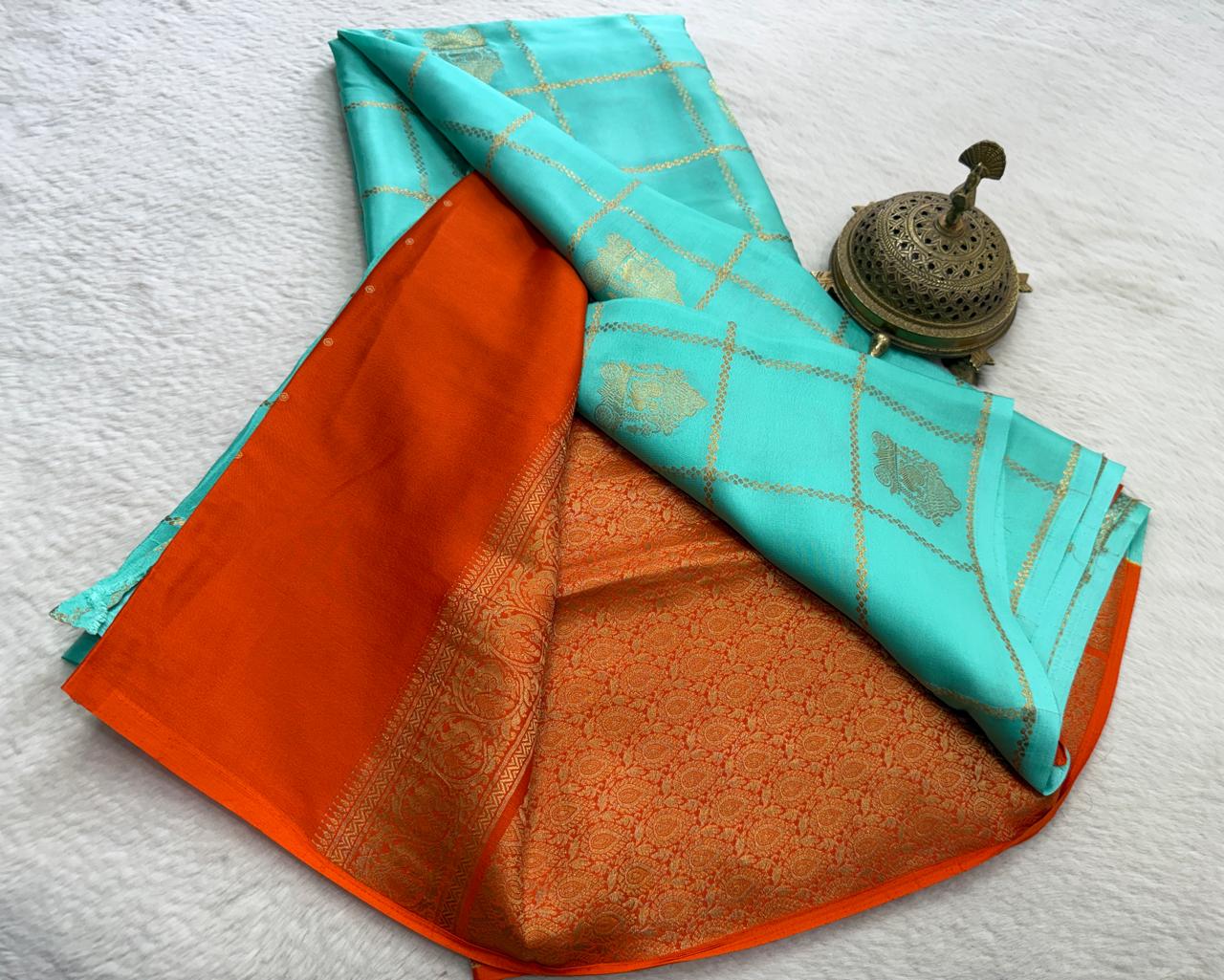 Crepe Silk Saree with Rich Pallu – Borderless Checks Pattern | Premium Ethnic Wear