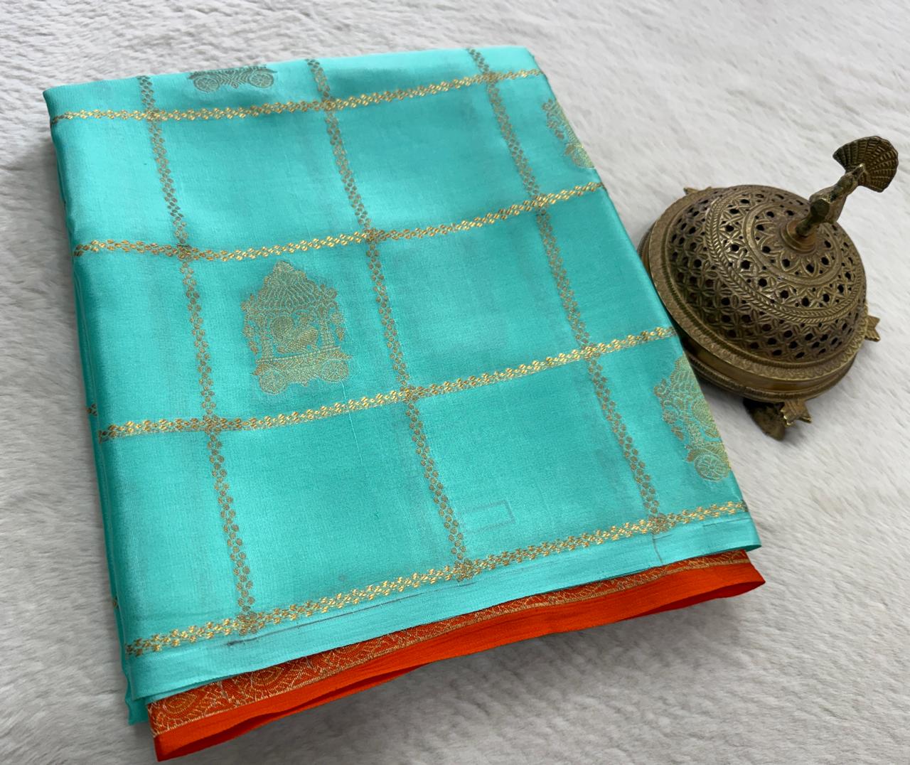 Crepe Silk Saree with Rich Pallu – Borderless Checks Pattern | Premium Ethnic Wear