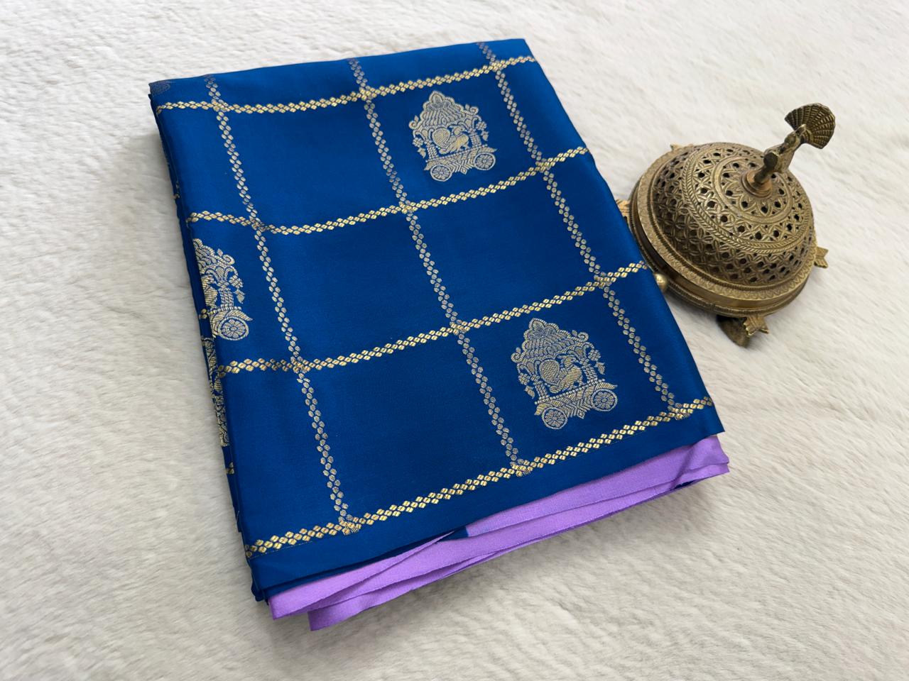 Crepe Silk Saree with Rich Pallu – Borderless Checks Pattern | Premium Ethnic Wear