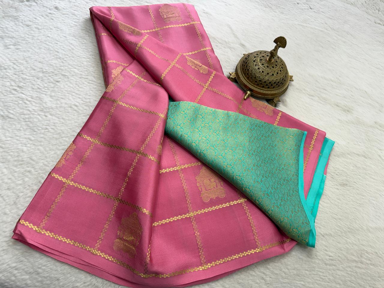 Crepe Silk Saree with Rich Pallu – Borderless Checks Pattern | Premium Ethnic Wear