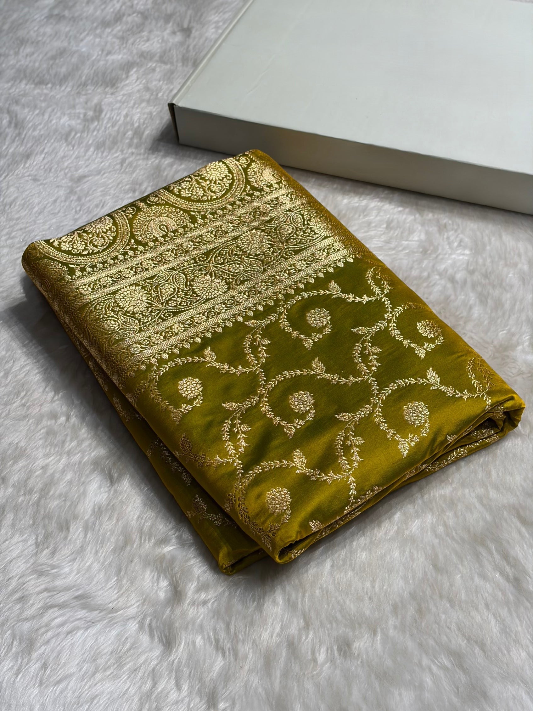 Floral Jaal Pattern Banarasi Satin Katan Silk Saree