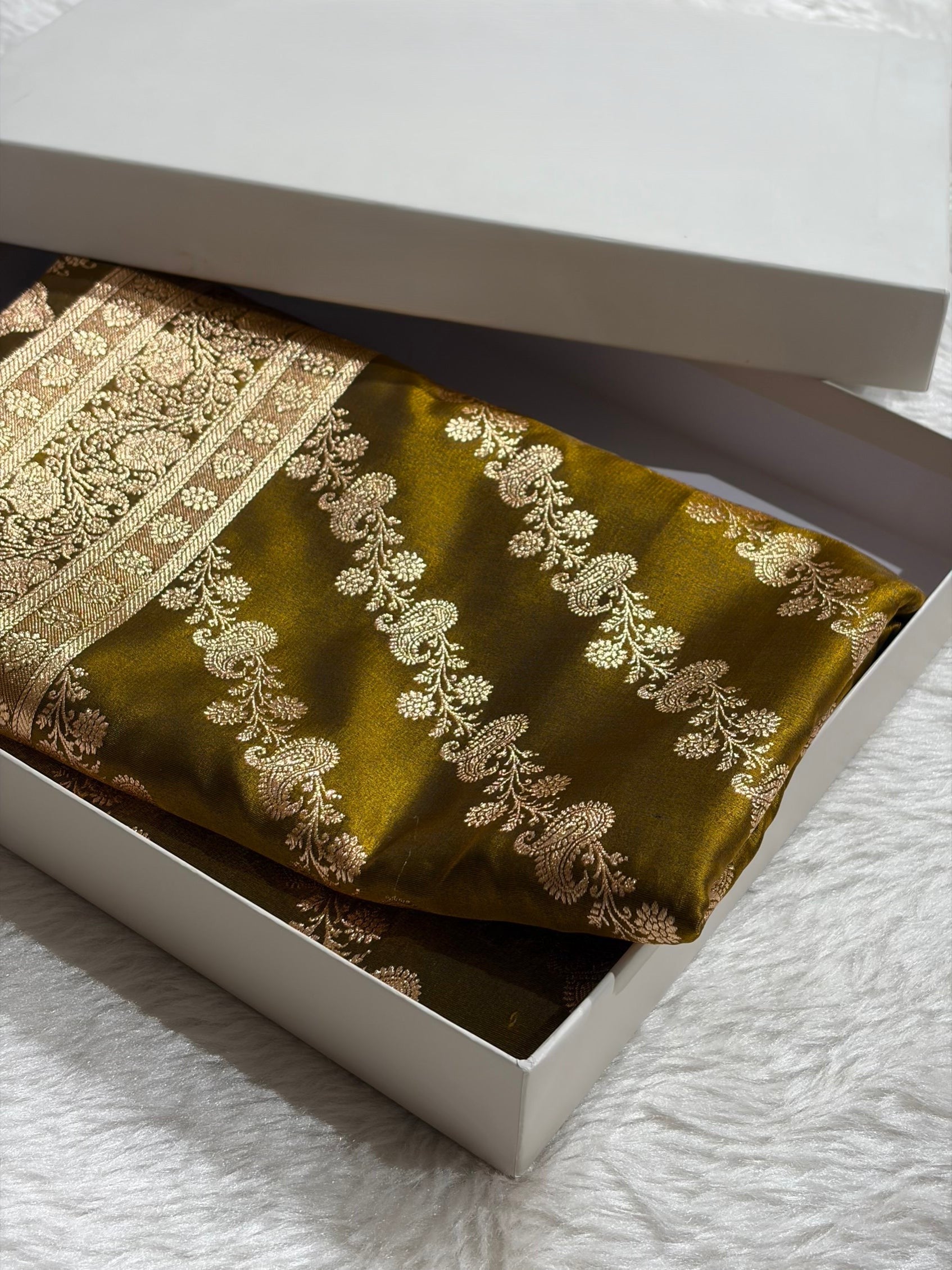 Banarasi German  Cross Pattern Banarasi Satin Silk Saree