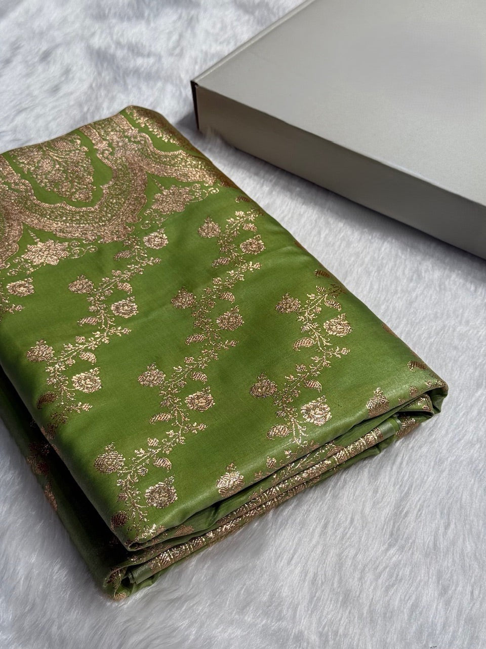 Banarasi Cross Jaal Satin Katan Silk Saree | Jacquard Woven Traditional Banarasi Saree
