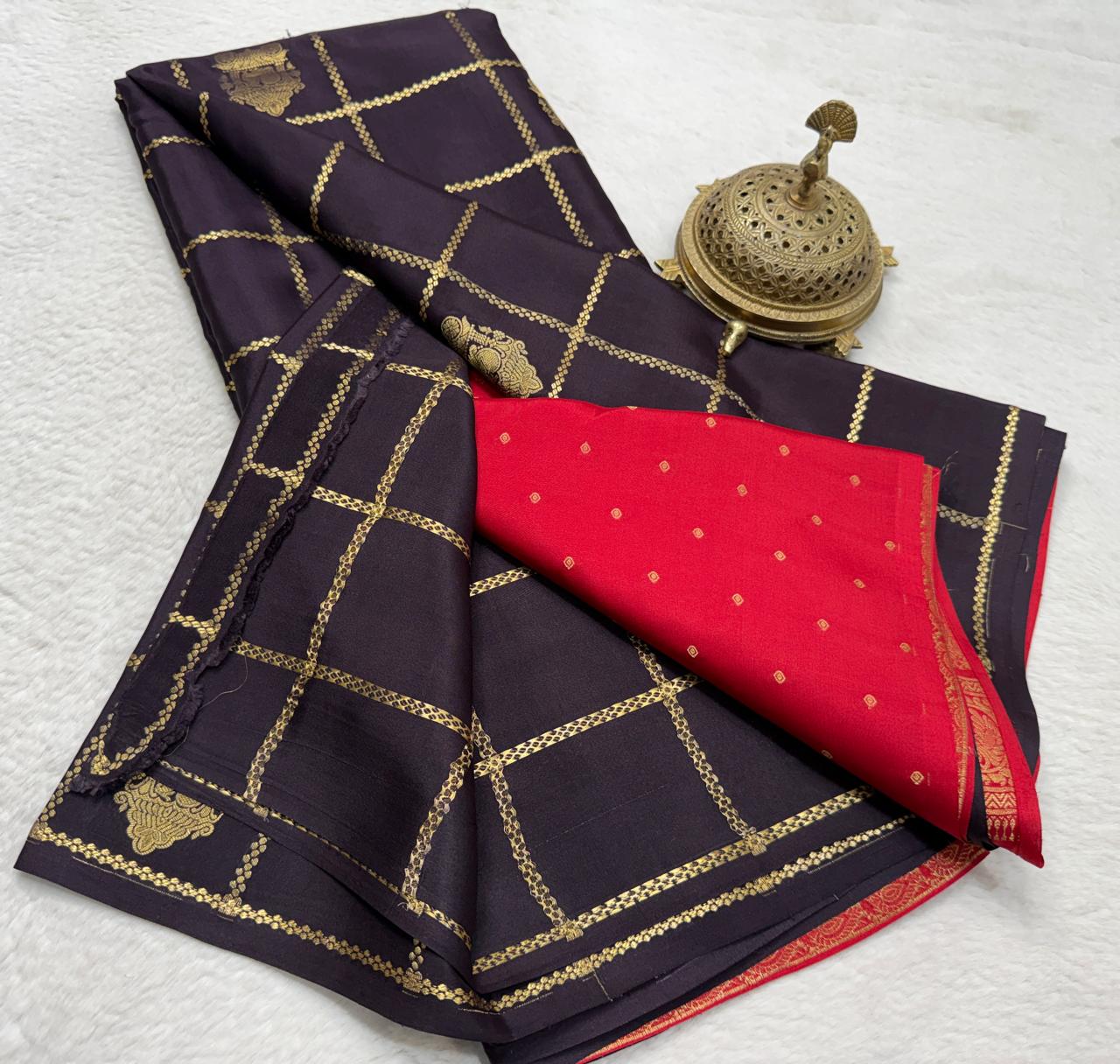 Semi Crepe Silk Saree with Checks Pattern, Chariot & Peacock Motifs | Rich Pallu Contrast Blouse Saree