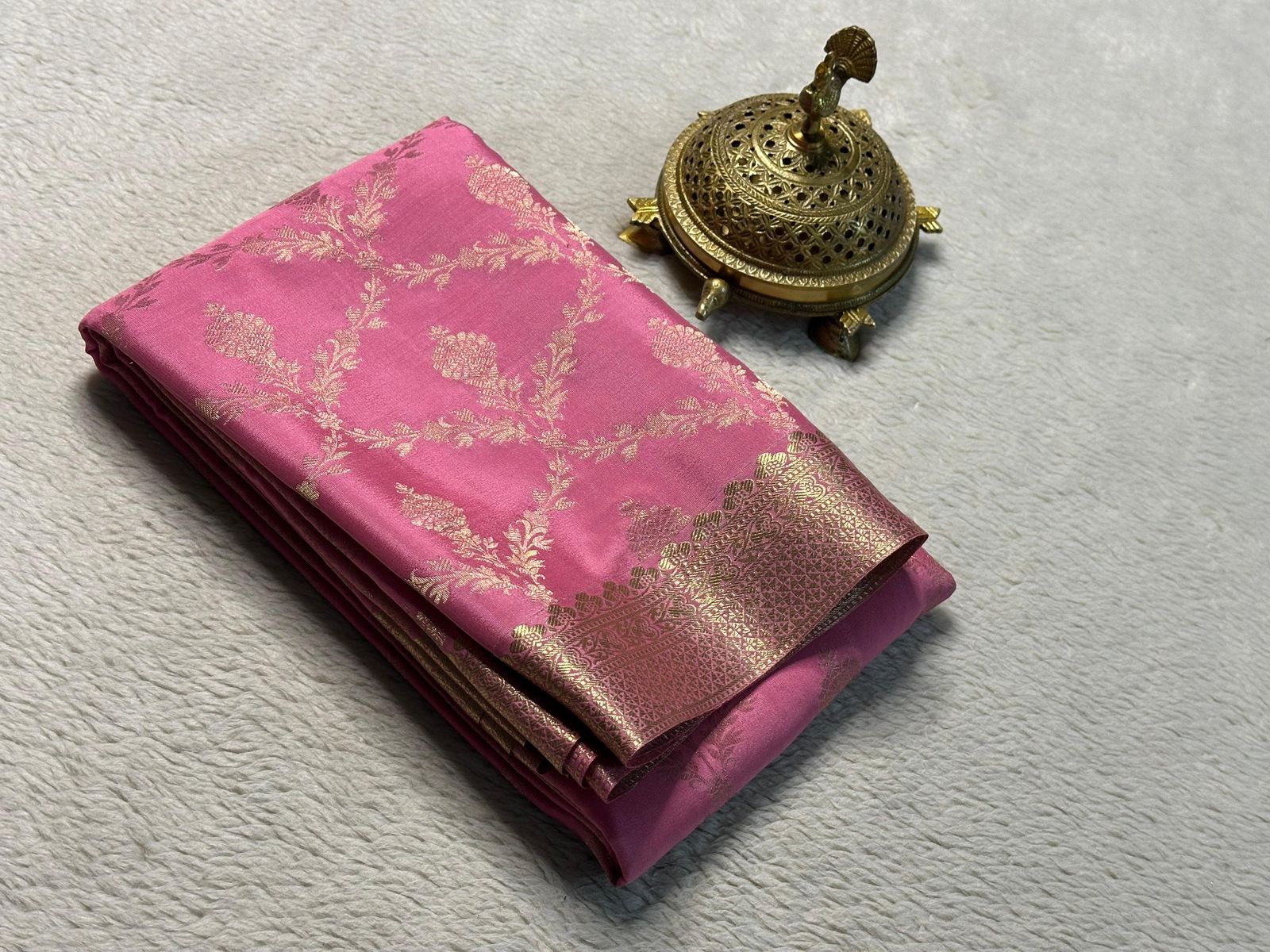 Embrace Luxury: Silk Brocade Saree Adorned with Lavish Gold & Silver Zari