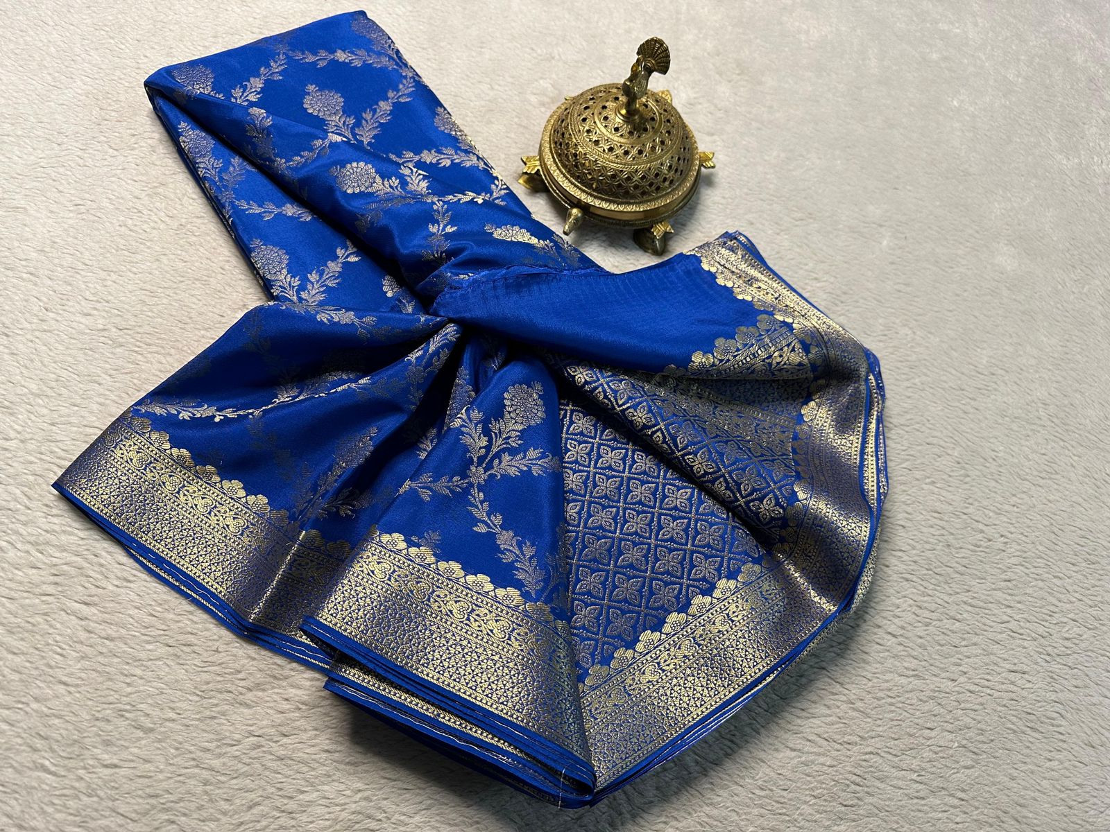 Embrace Luxury: Silk Brocade Saree Adorned with Lavish Gold & Silver Zari