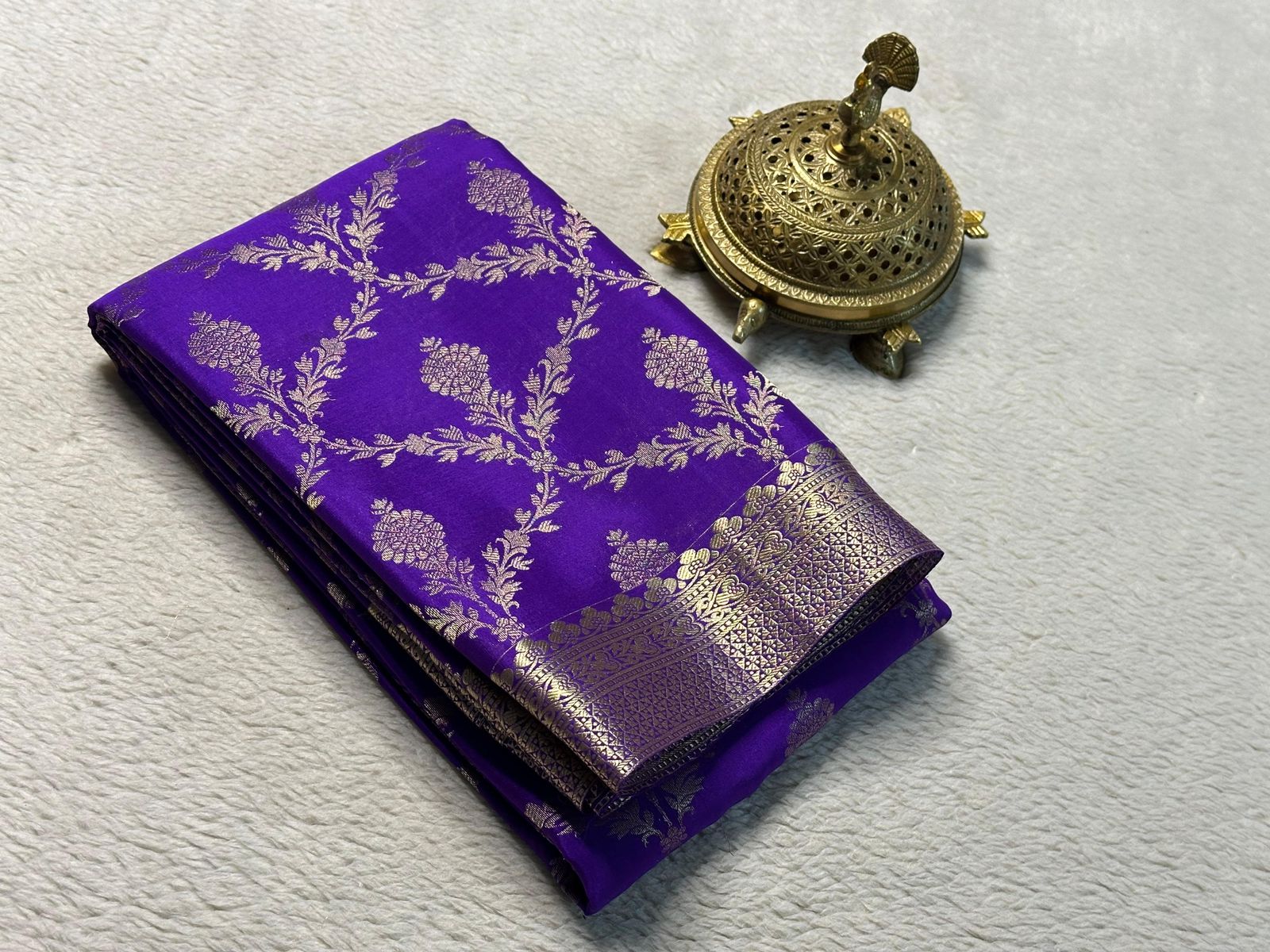 Embrace Luxury: Silk Brocade Saree Adorned with Lavish Gold & Silver Zari