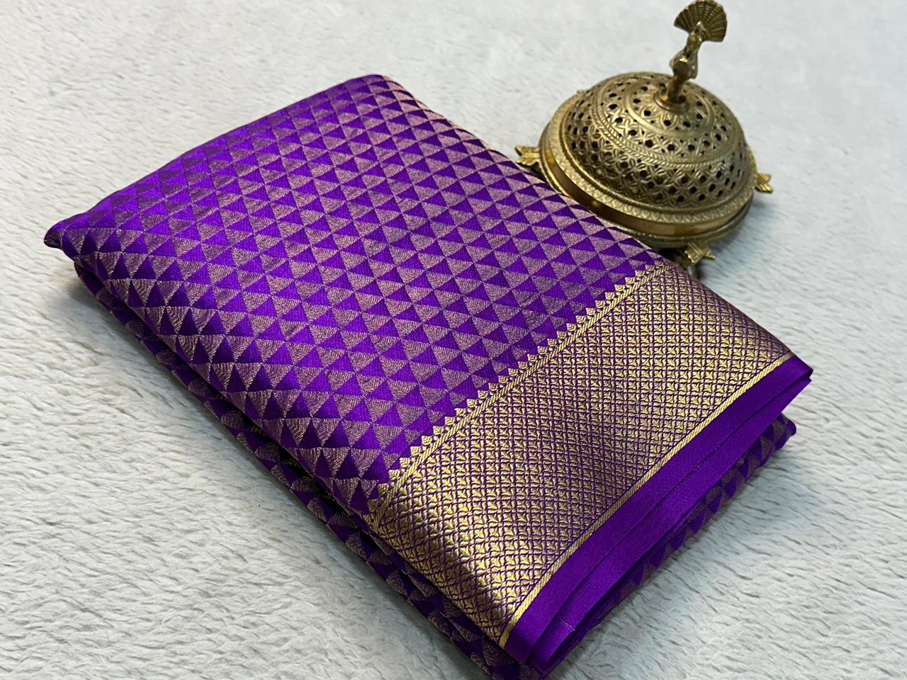 Celebrate Grace: Silk Brocade Saree with Majestic Zari Weaving and Rich Pallu