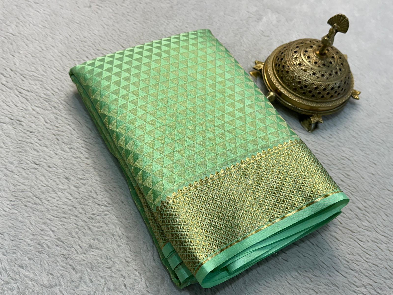 Celebrate Grace: Silk Brocade Saree with Majestic Zari Weaving and Rich Pallu