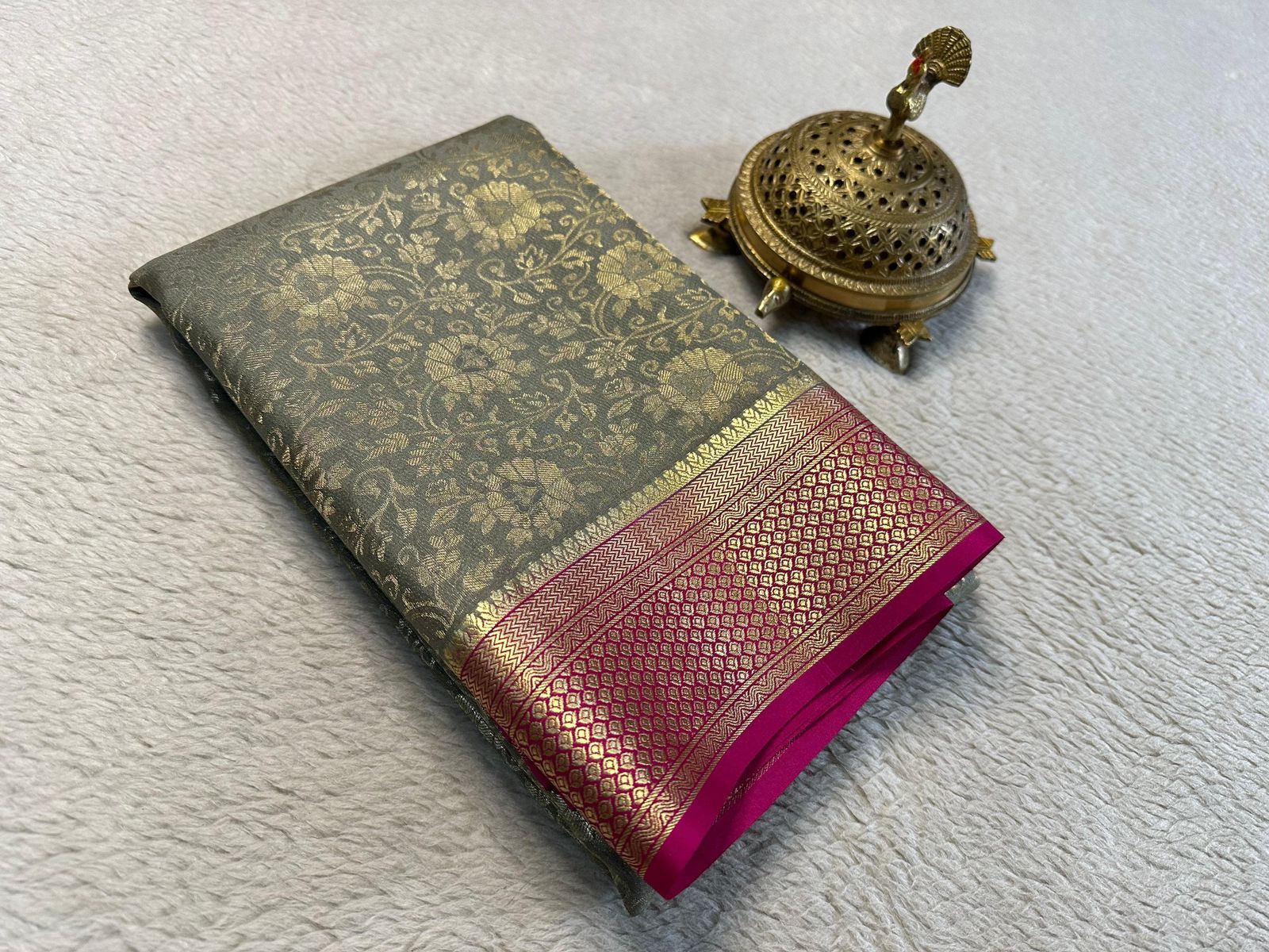 Royal Brocade Bridal Saree with Rich Pallu – A Heritage of Silk Splendor