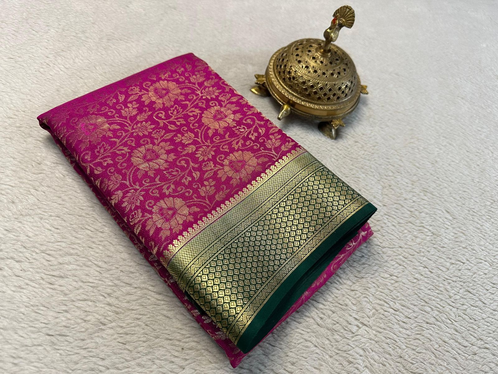 Unveil Timeless Beauty: Silk Brocade Saree with Intricate Zari Weaving & Rich Pallu