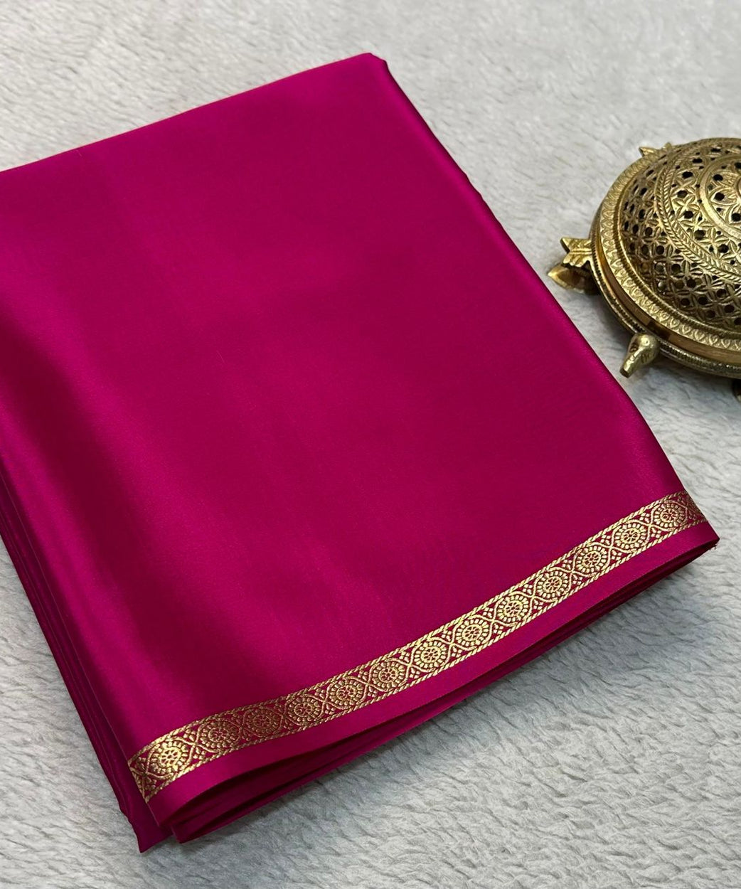 Elegance Redefined: Small Border Line Pallu Sarees in Stunning Solid Hues