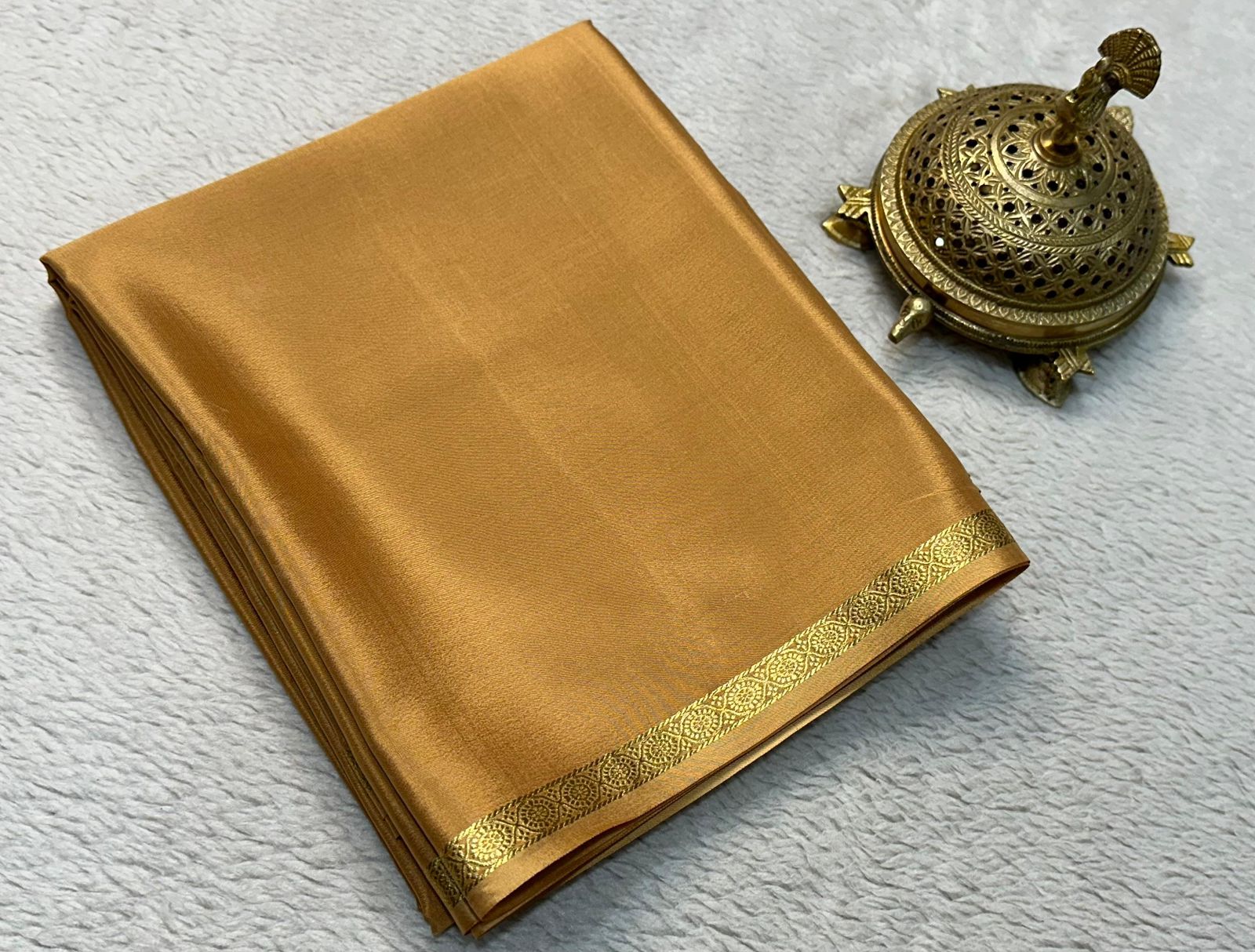 Elegance Redefined: Small Border Line Pallu Sarees in Stunning Solid Hues