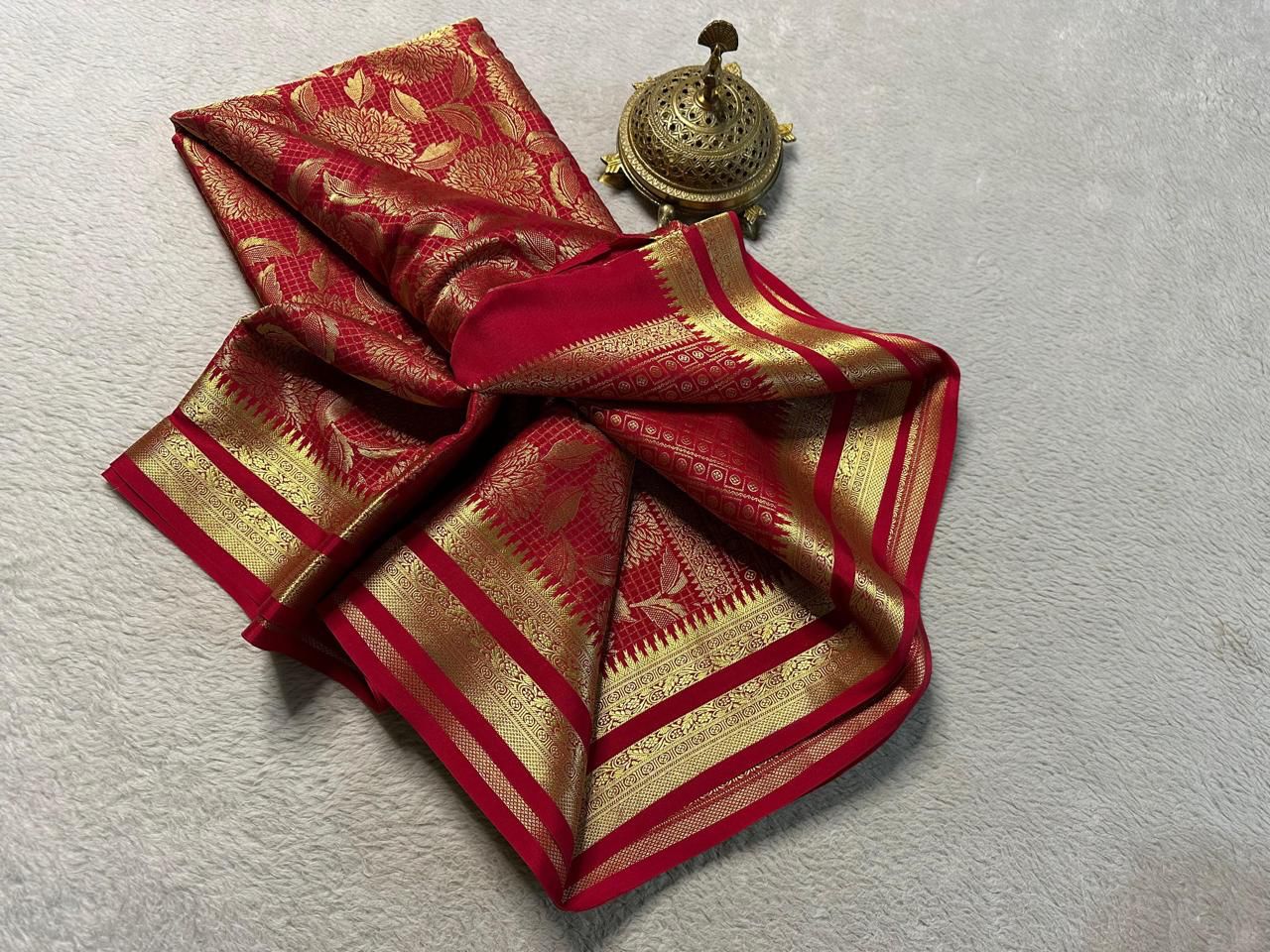 Luxurious Bridal Silk Brocade Saree: Gold & Silver Zari with Rich Floral Checks and Opulent Pallu
