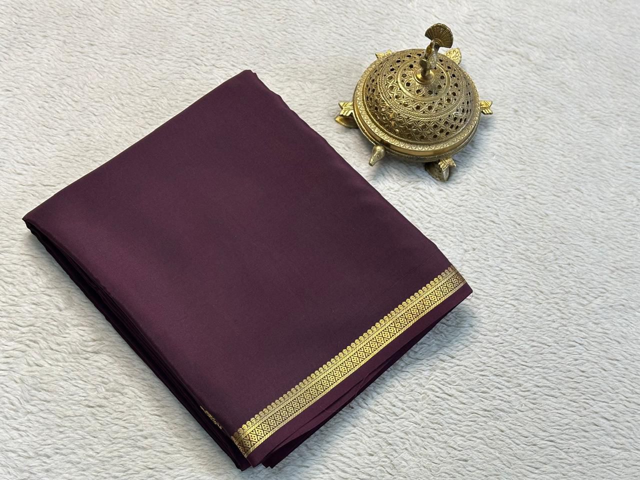 Unveil Grace: Small Border Sarees with Intricate Line Pallu in Bold Solid Shades
