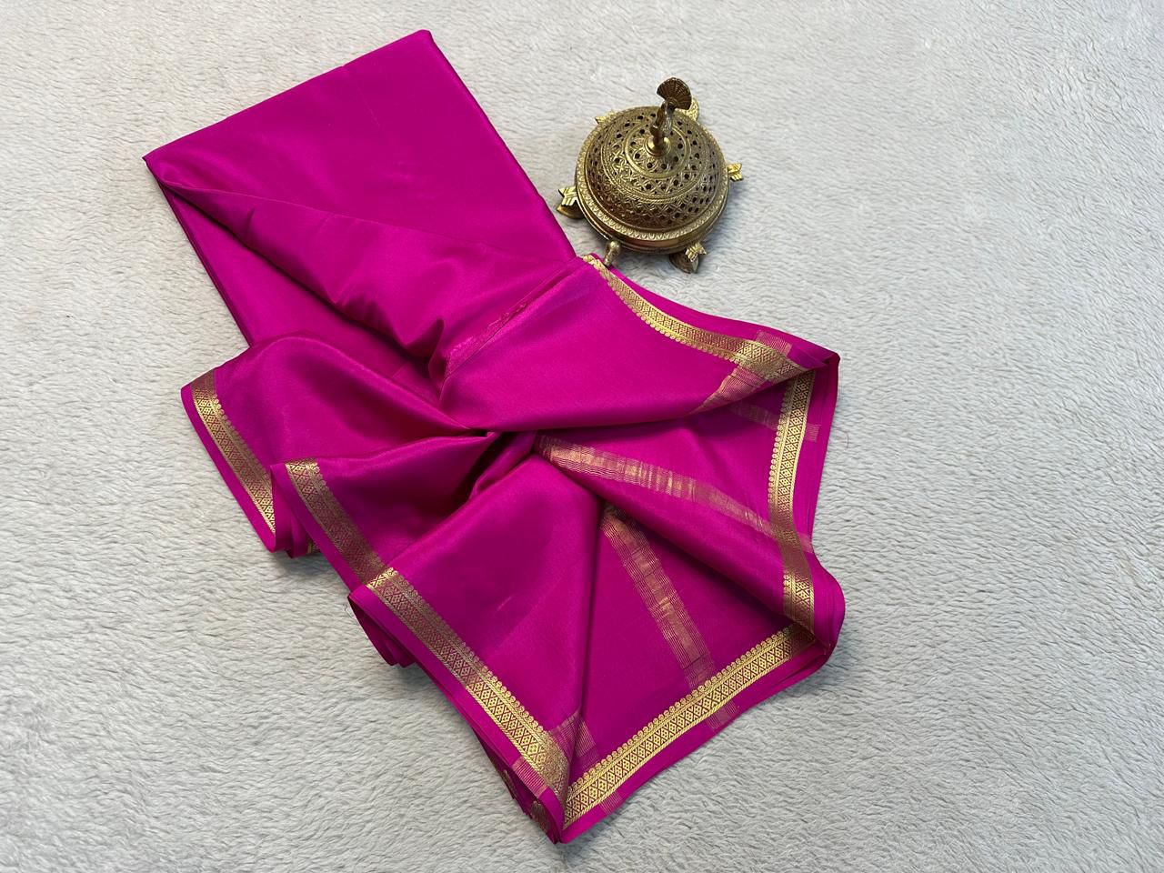Unveil Grace: Small Border Sarees with Intricate Line Pallu in Bold Solid Shades