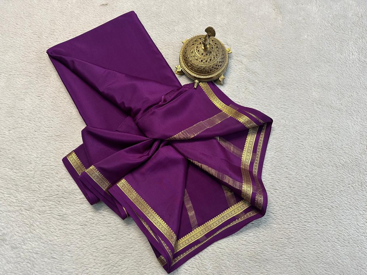 Unveil Grace: Small Border Sarees with Intricate Line Pallu in Bold Solid Shades